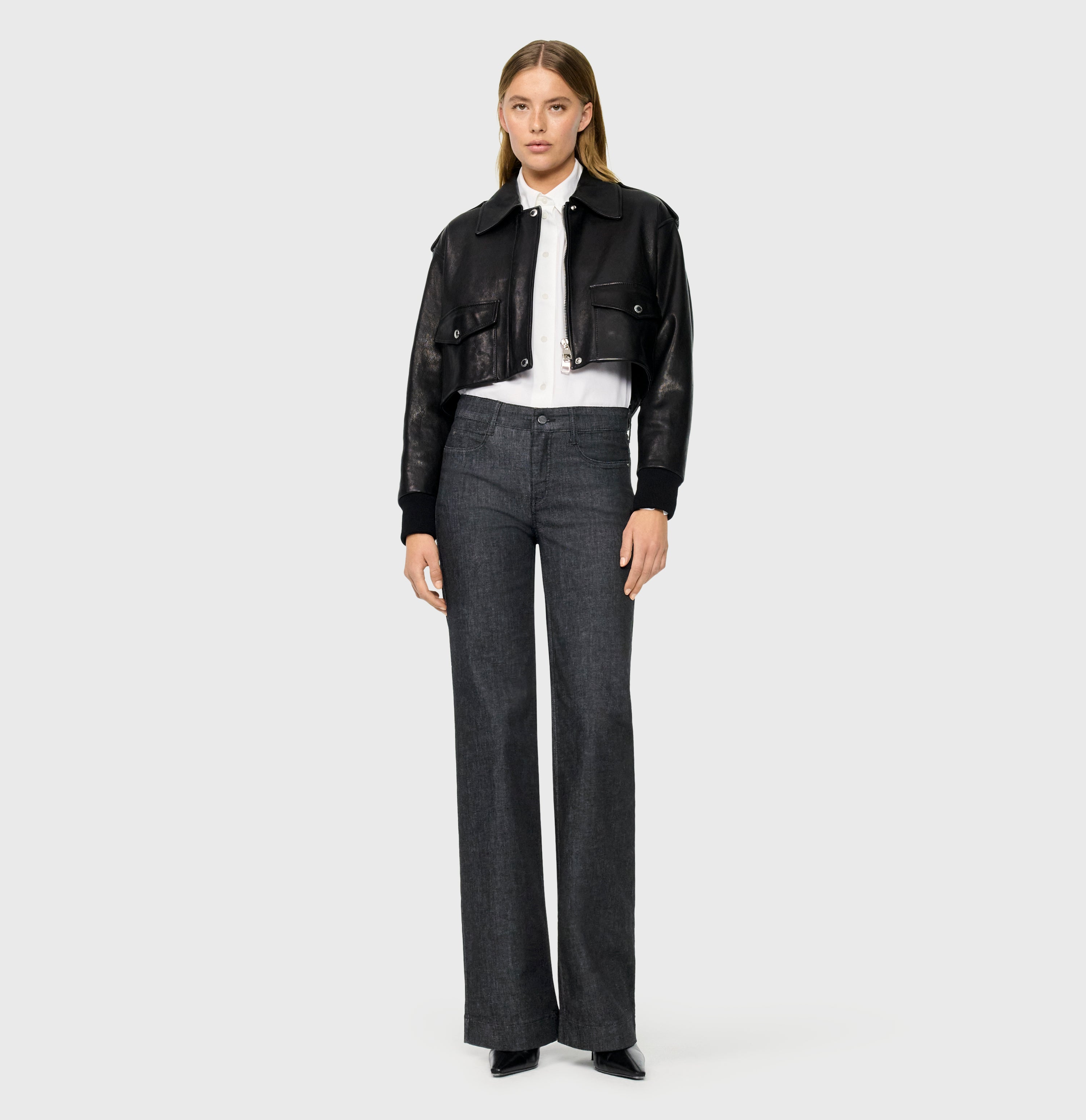 Wide jeans with shaping effect. | DREAM WIDE authentic | fashion rinsed | Full-body of model