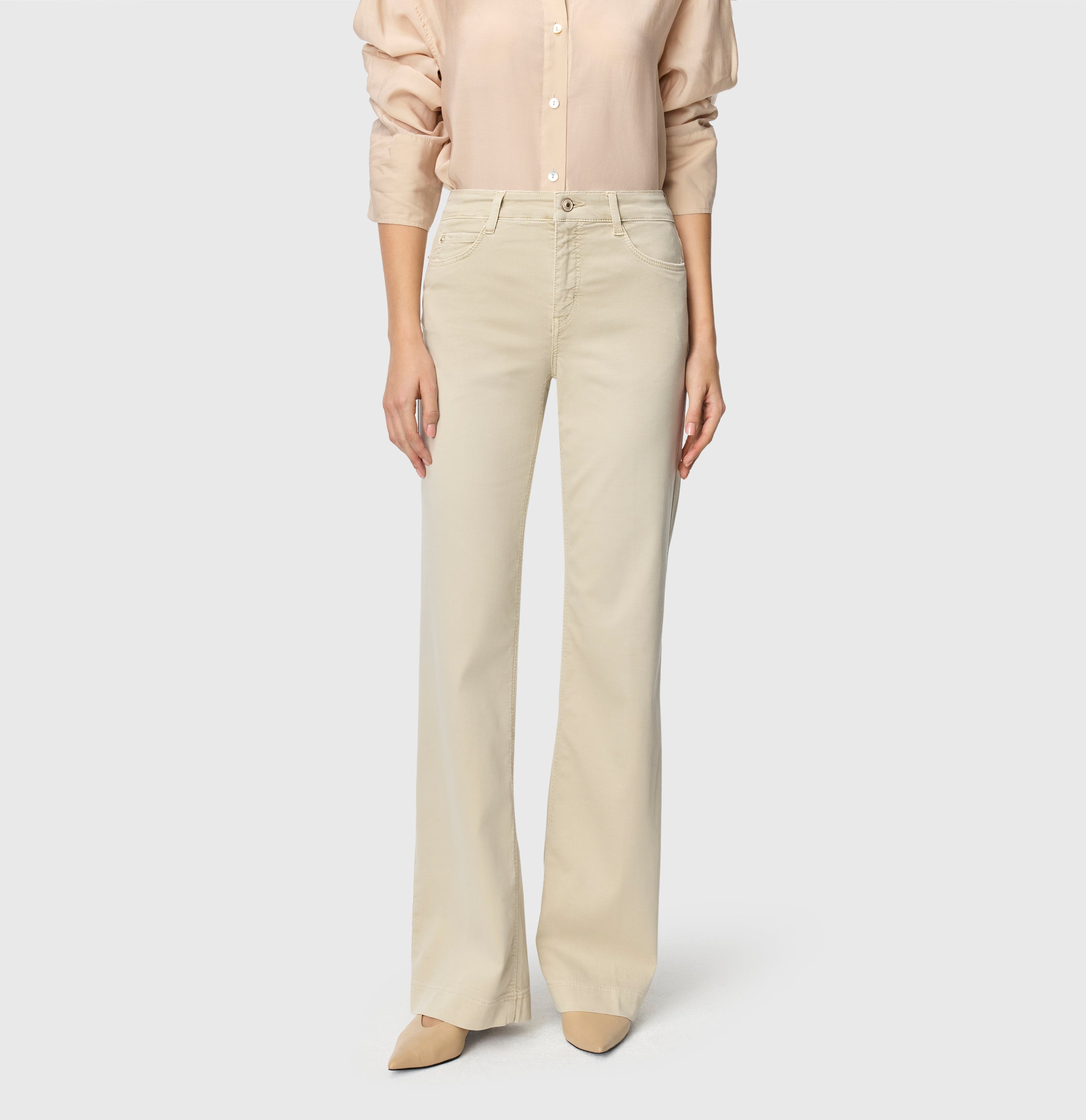 Wide, light jeans with shaping effect. | DREAM WIDE | smoothly beige | Front view of model