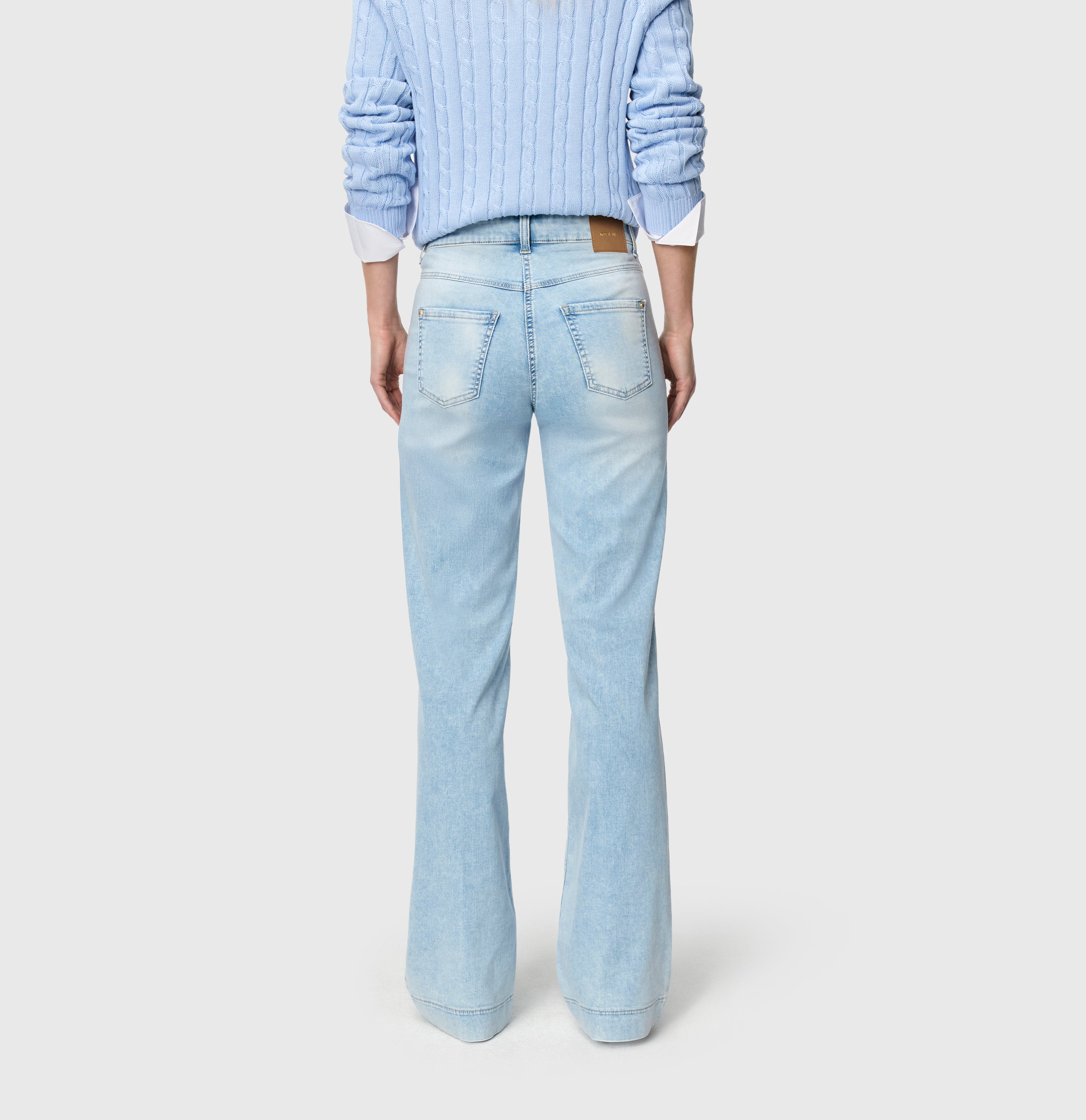 Wide, figure-shaping jeans in a modal blend. | DREAM WIDE | light azure blue | Back view of model