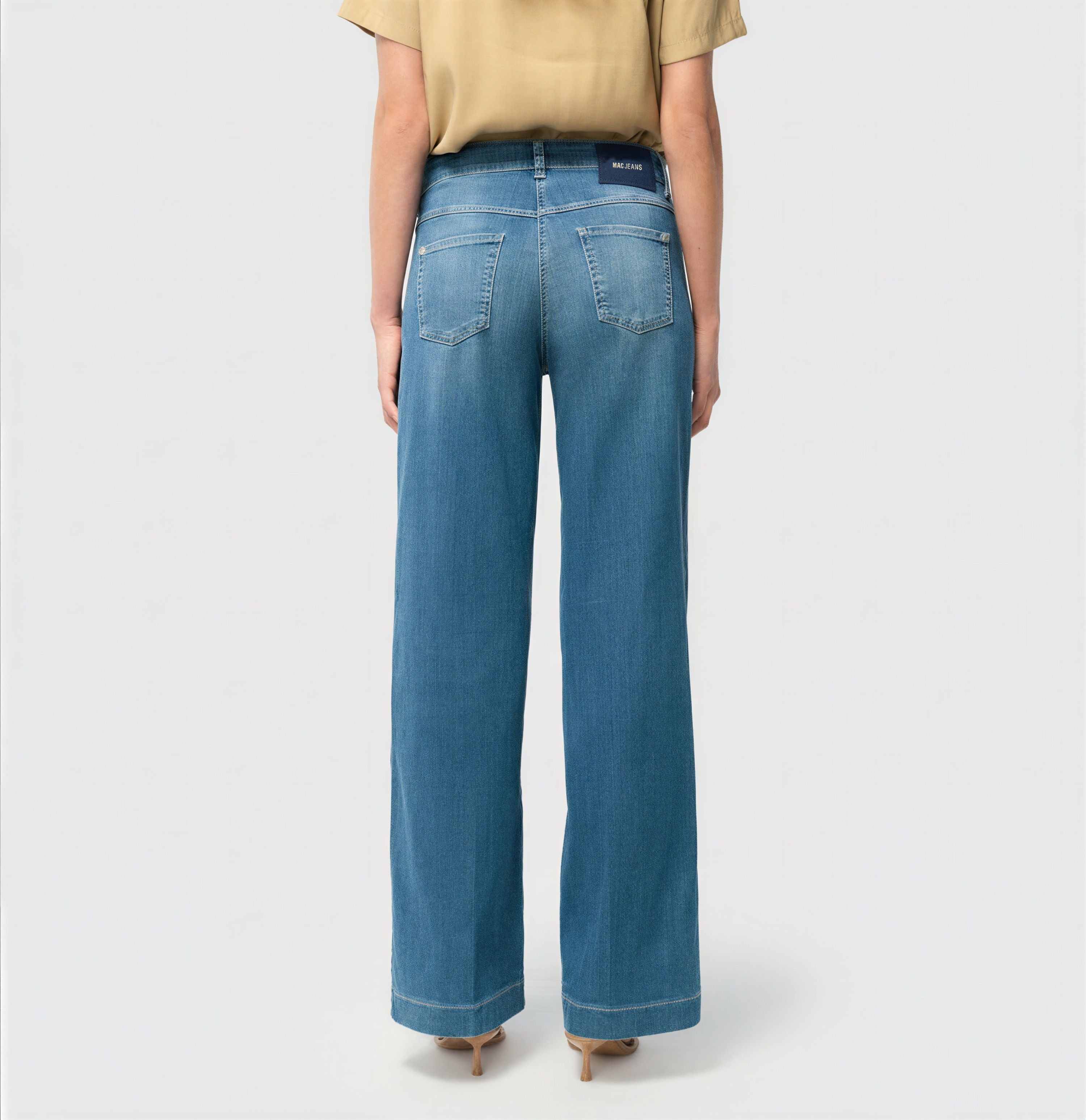 Wide, figure-shaping jeans in a modal blend. | DREAM WIDE | summer mid blue wash | Back view of model