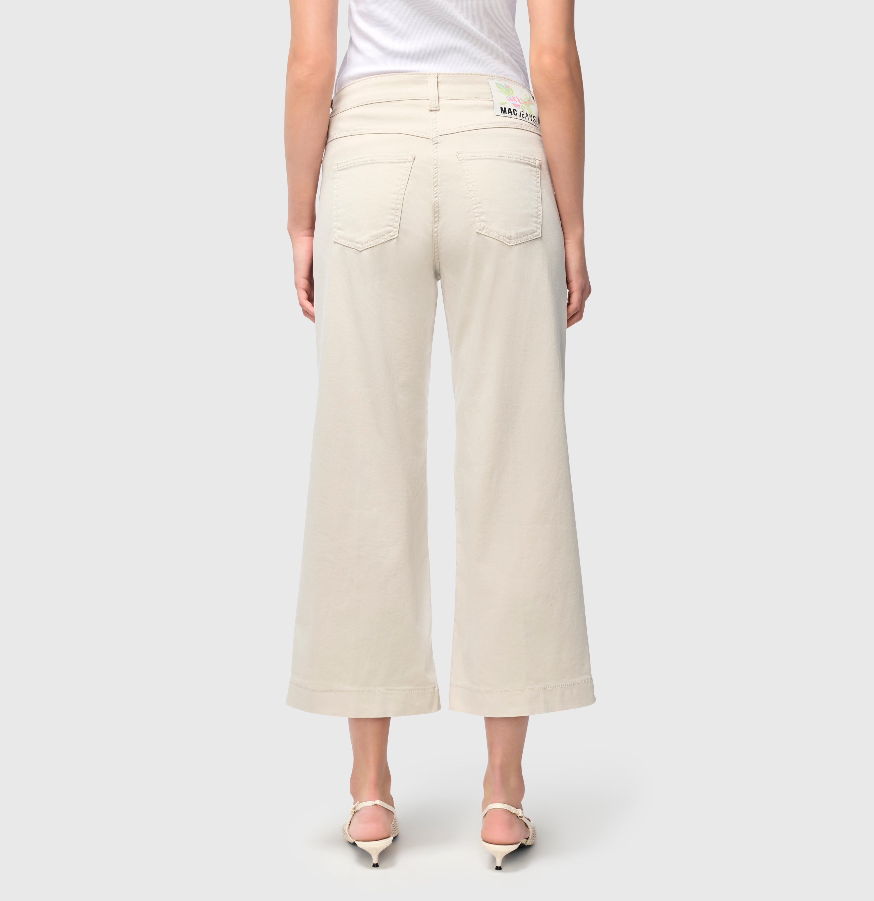 Culotte in an extra soft, elastic material. | DREAM culotte | ivory PPT | Back view of model