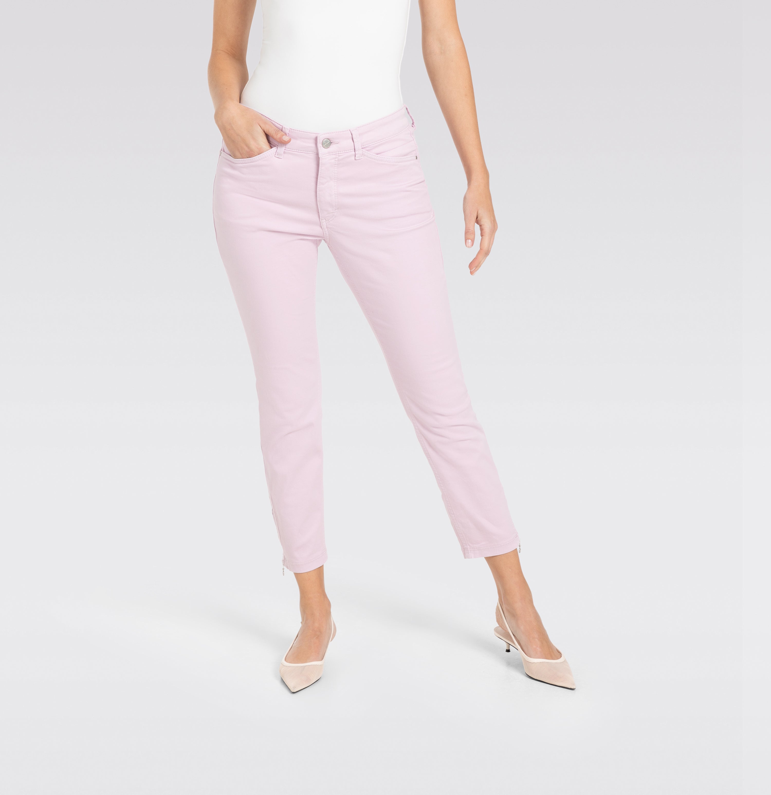 Figure-shaping slim jeans with zip detail. | DREAM CHIC | faded mauve PPT | Detailed view 2 of model