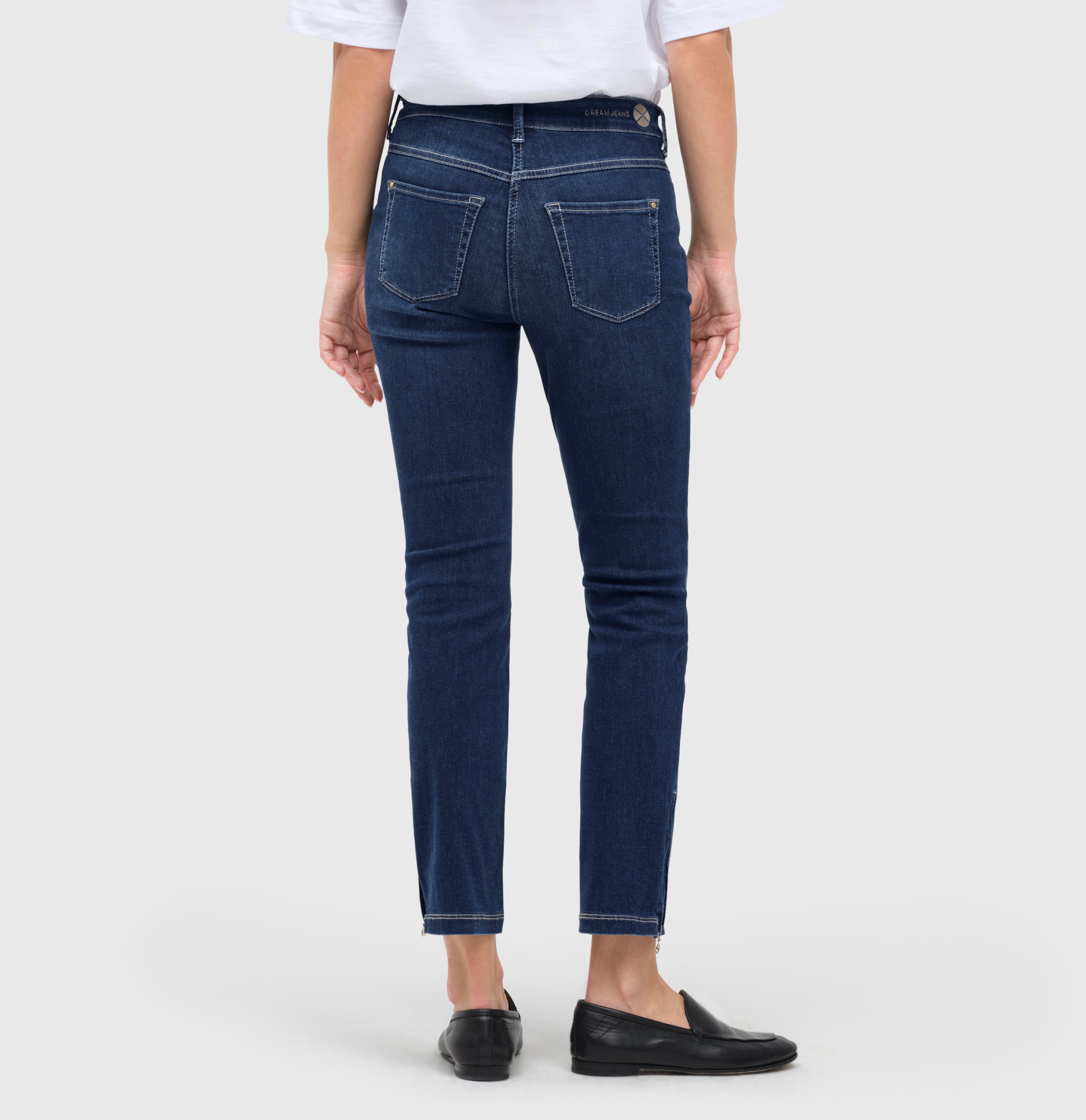 Cropped shaping jeans with zip detail. | DREAM CHIC | dark used | Back view of model