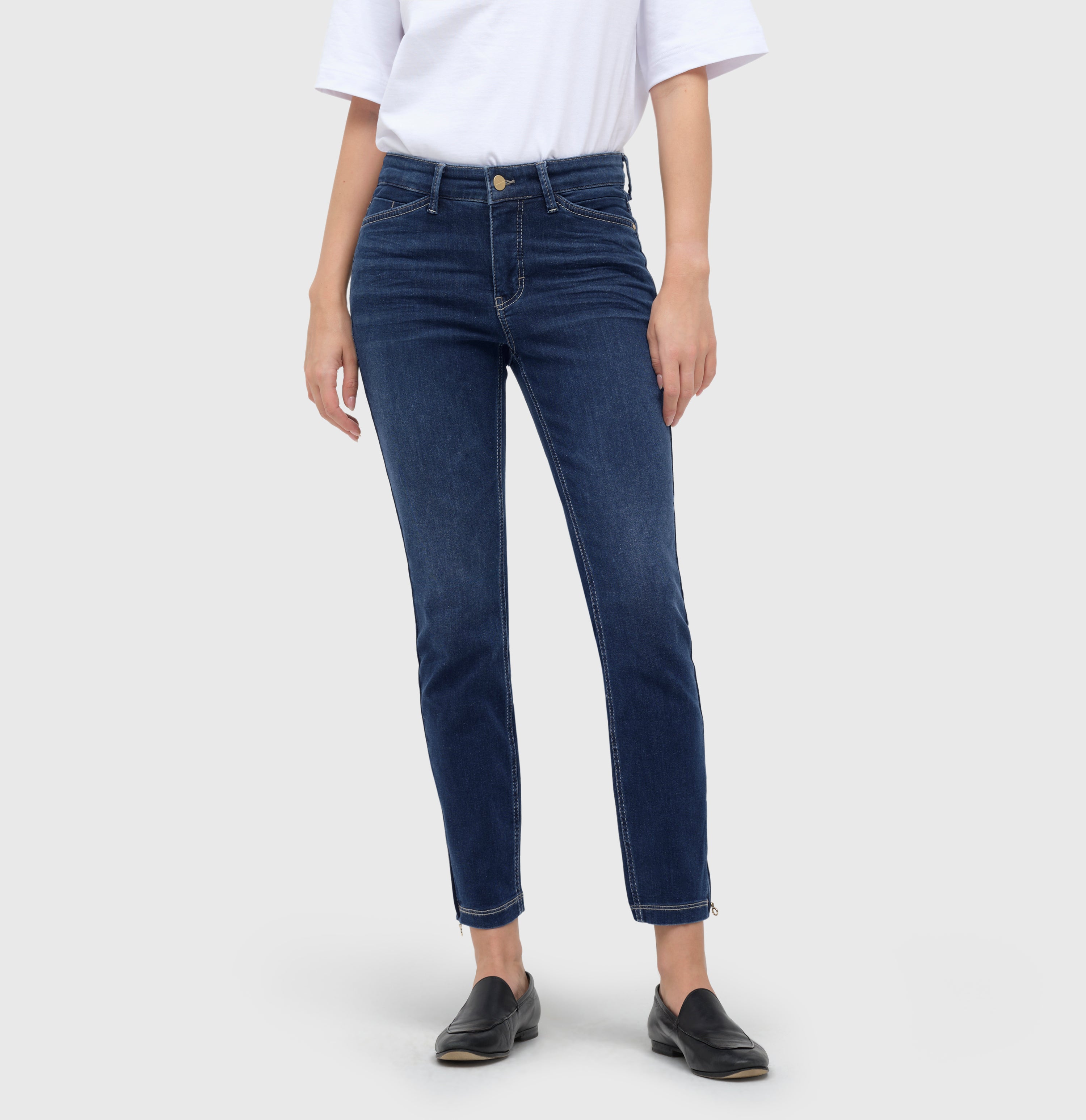 Cropped, slim shaping jeans with zip details. | S-NAME | S-FBBZ | Side view of model
