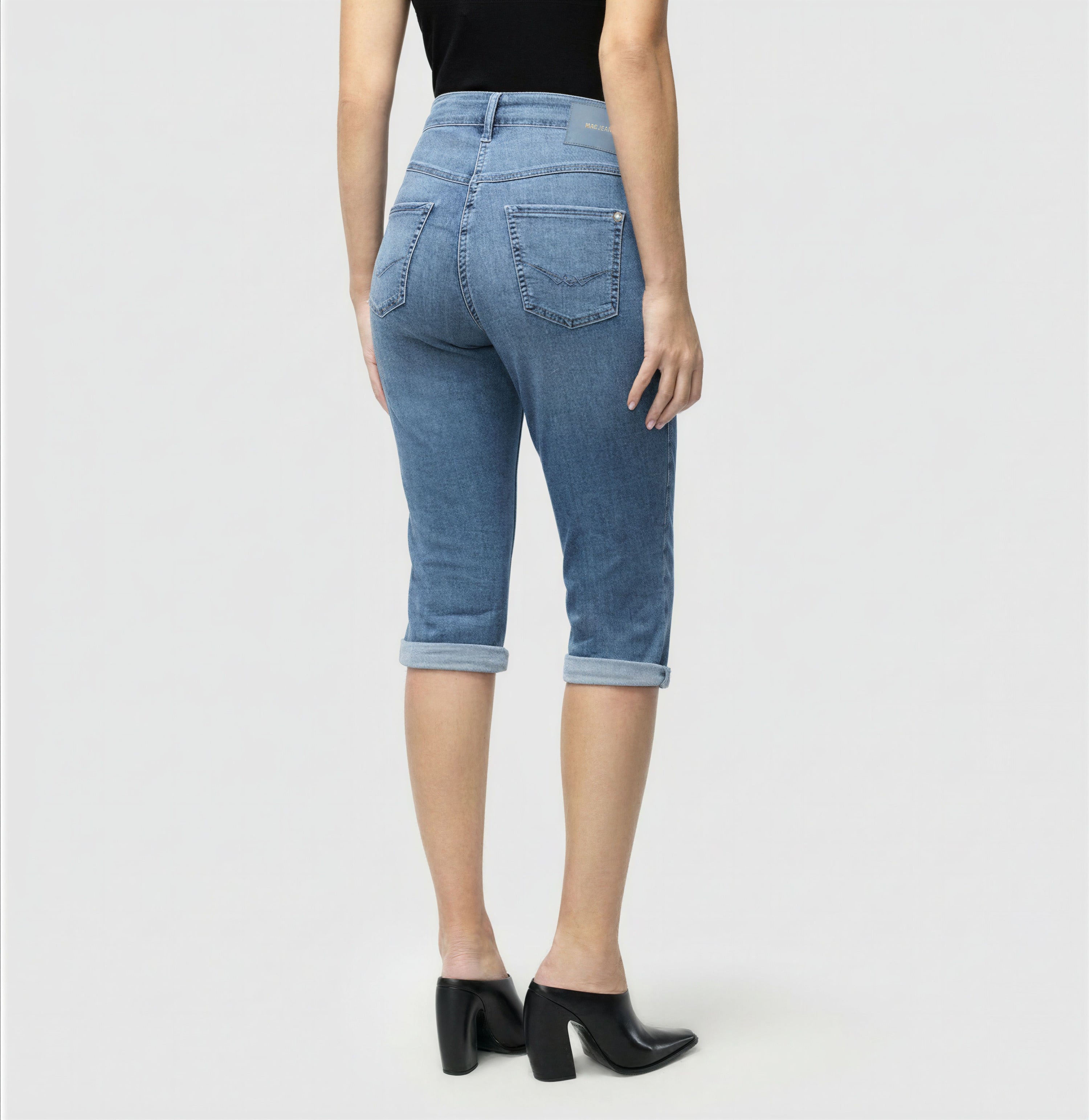 Light capri jeans with shaping effect. | DREAM SUN | mid light blue wash | Back view of model