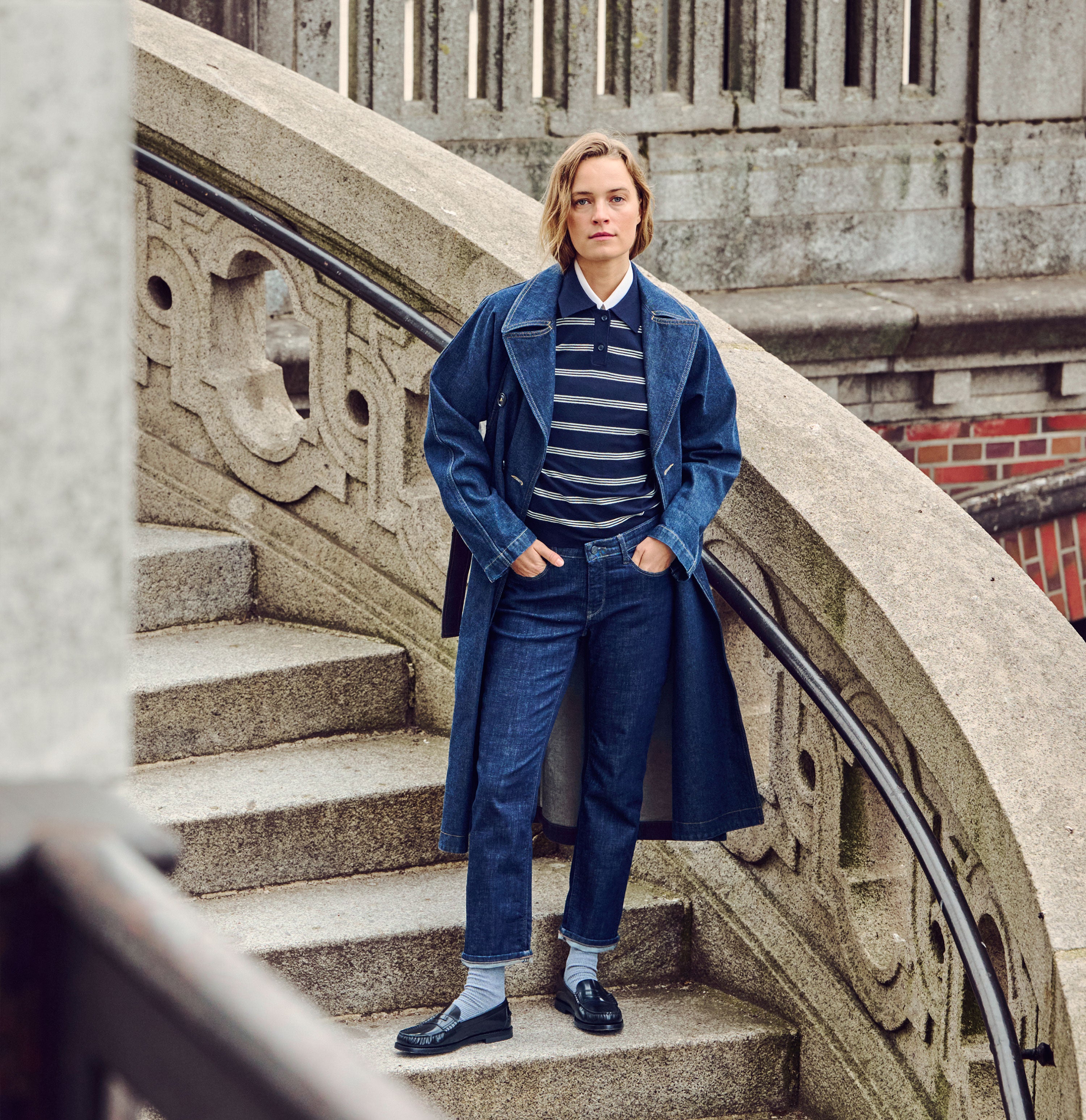 Straight shaping jeans with turned-up hem. | DREAM cropped auth. | fashion rinsed | Campaign image 3