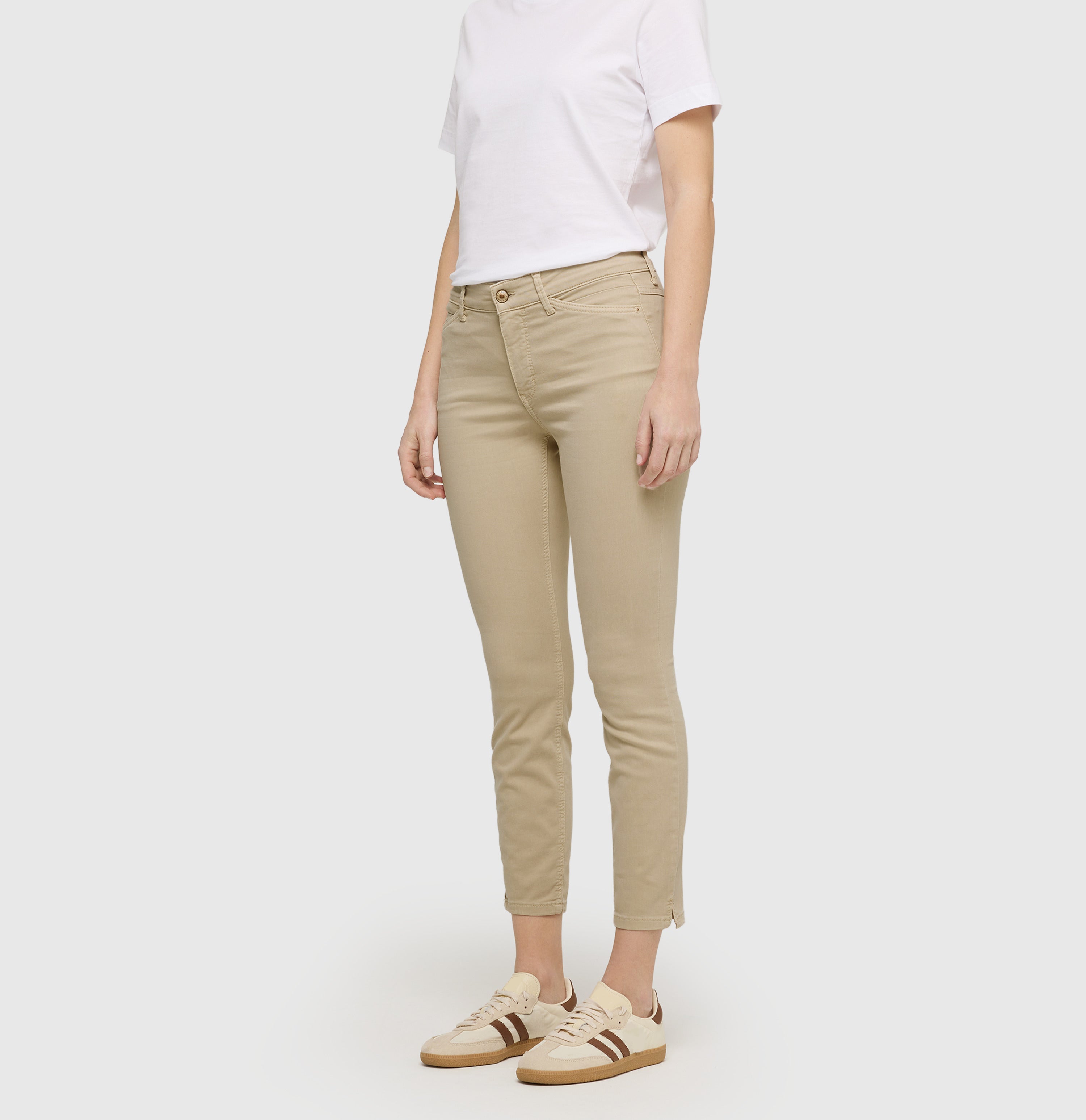 Slim jeans in a highly elastic material. | DREAM SUMMER | smoothly beige | Front view of model
