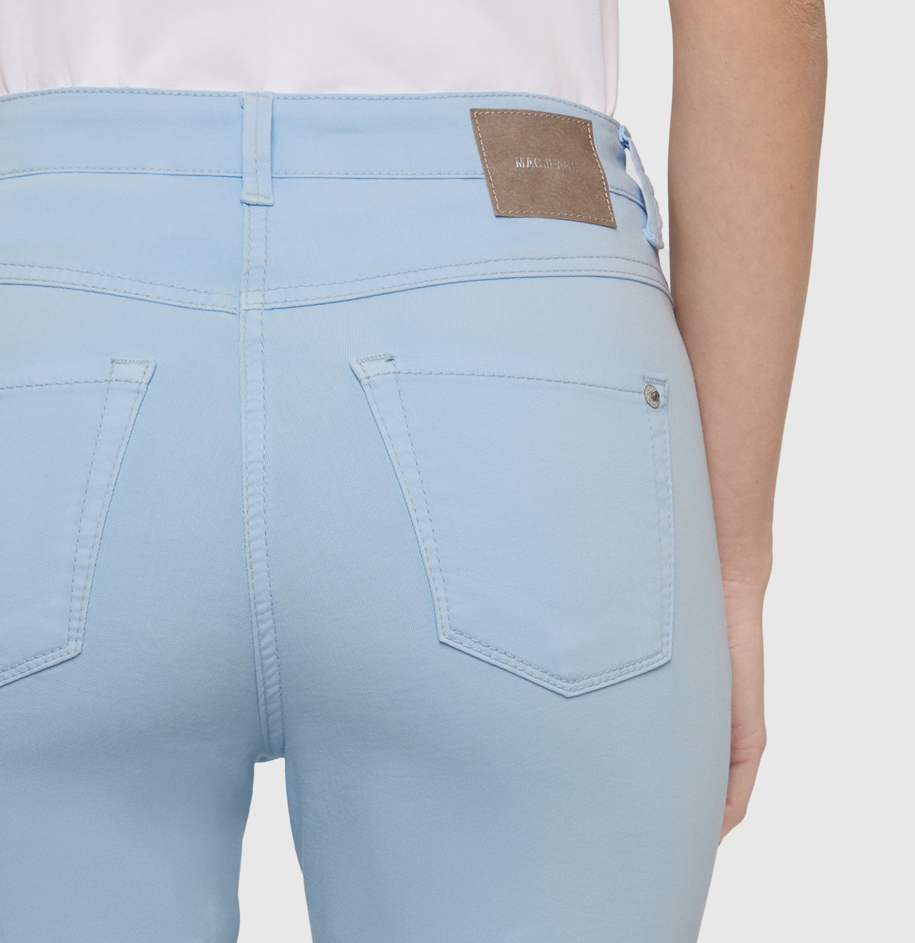 Slim jeans in a highly elastic material. | DREAM SUMMER | heaven blue PPT | Detailed view 2 of model
