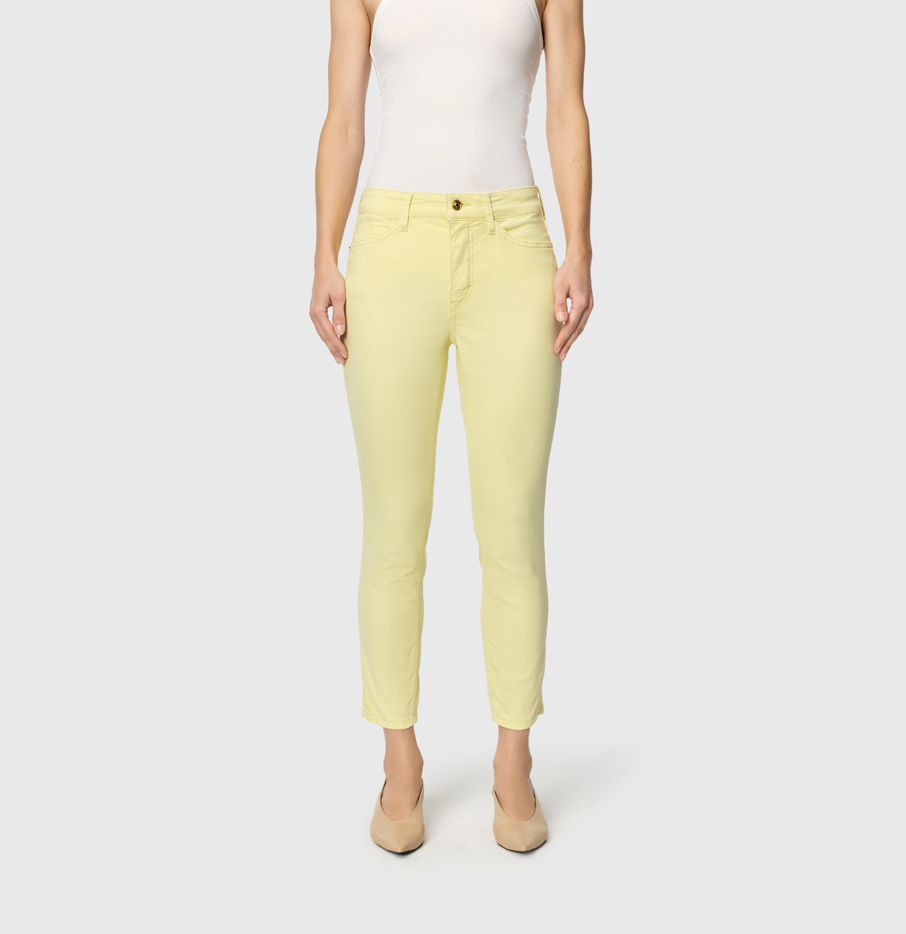 Slim jeans in a highly elastic material. | DREAM SUMMER | light sunny yellow PPT | Front view of model