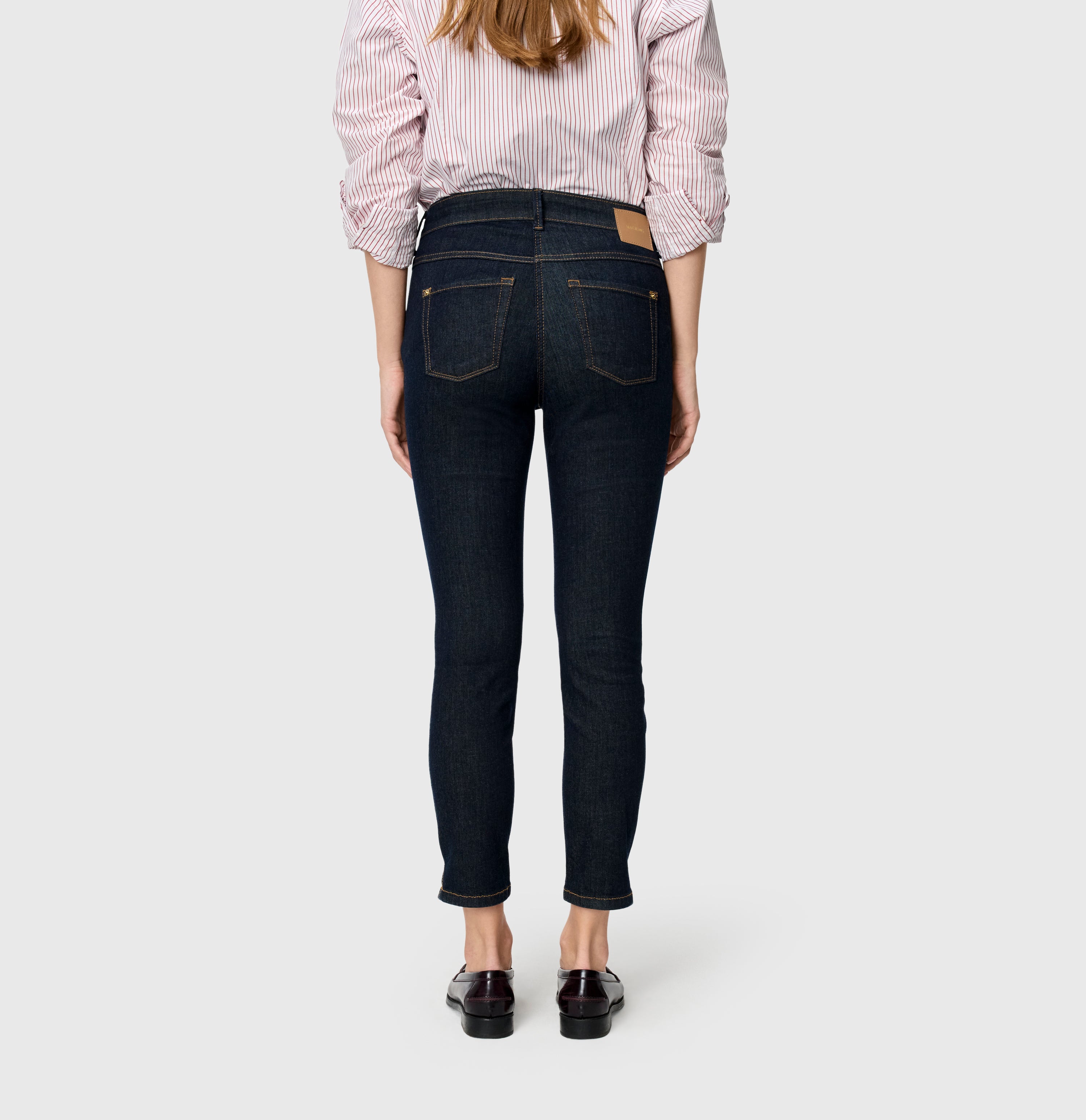 Slim shaping jeans in a modal blend. | DREAM SUMMER | fashion rinsed | Back view of model