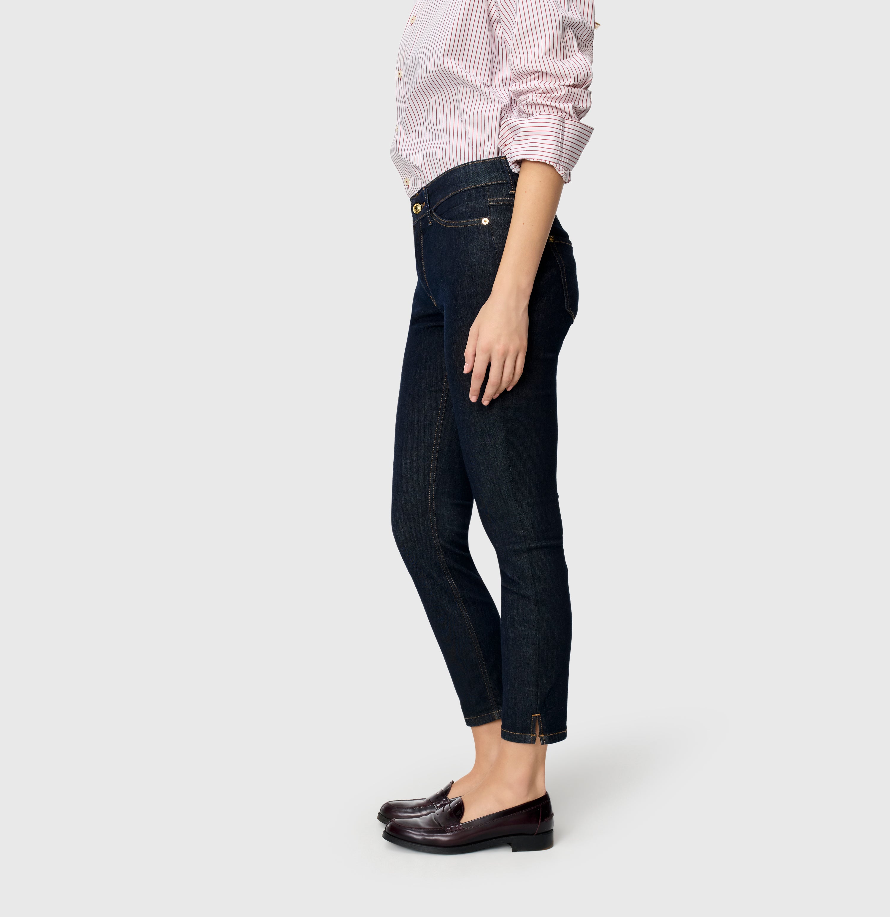 Slim shaping jeans in a modal blend. | DREAM SUMMER | fashion rinsed | Side view of model