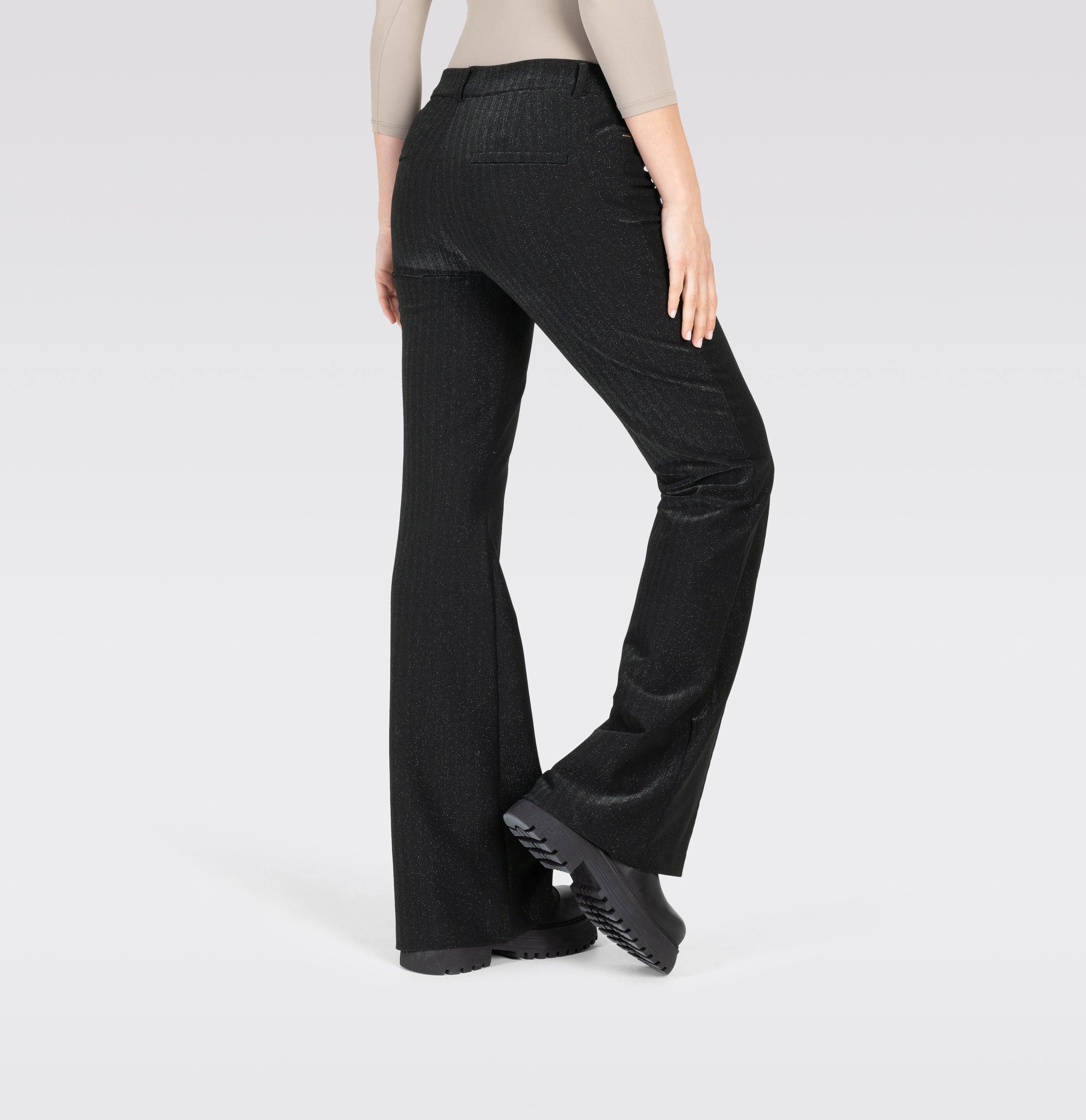 Flared fit made of soft high-tech jersey. Made in Italy. | DREAM BOOT luxury | stardust stripes | Detailed view 2 of model