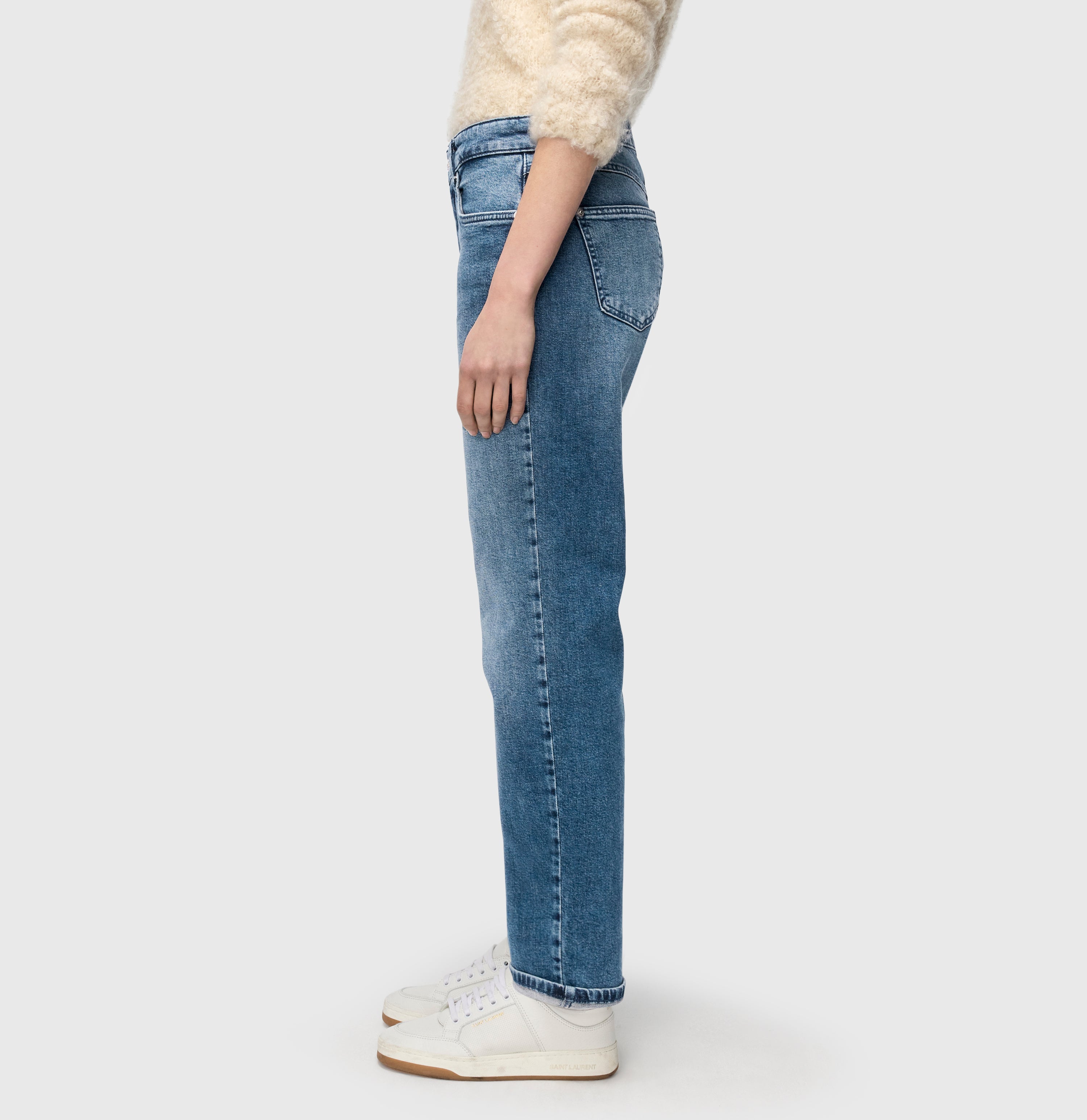 Straight fit in a recycled cotton blend. | S-NAME | S-FBBZ | Detailed view 2 of model