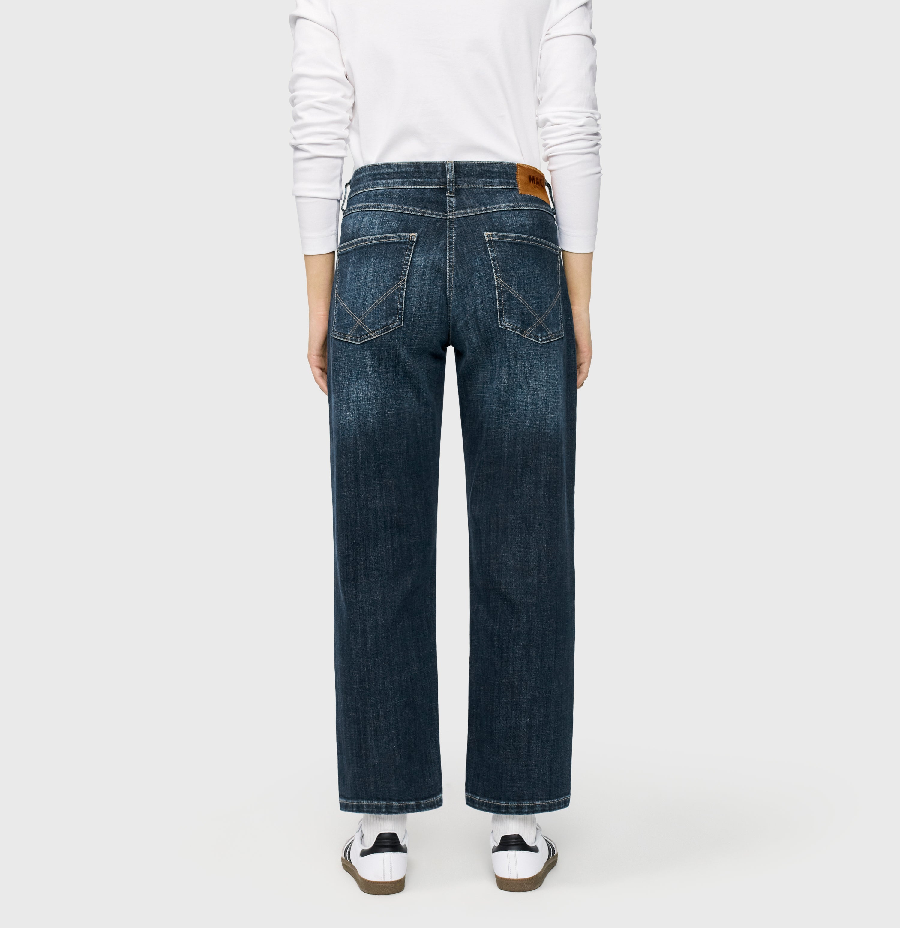  | GINA straight | moonlight blue basic wash | Back view of model