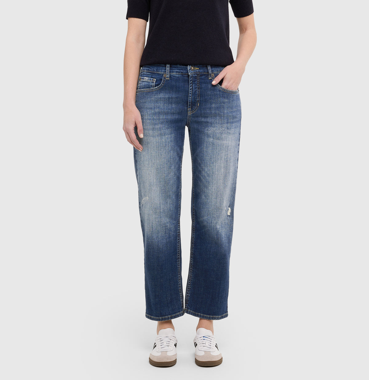  | GINA straight | retro patched darkblue | Front view of model