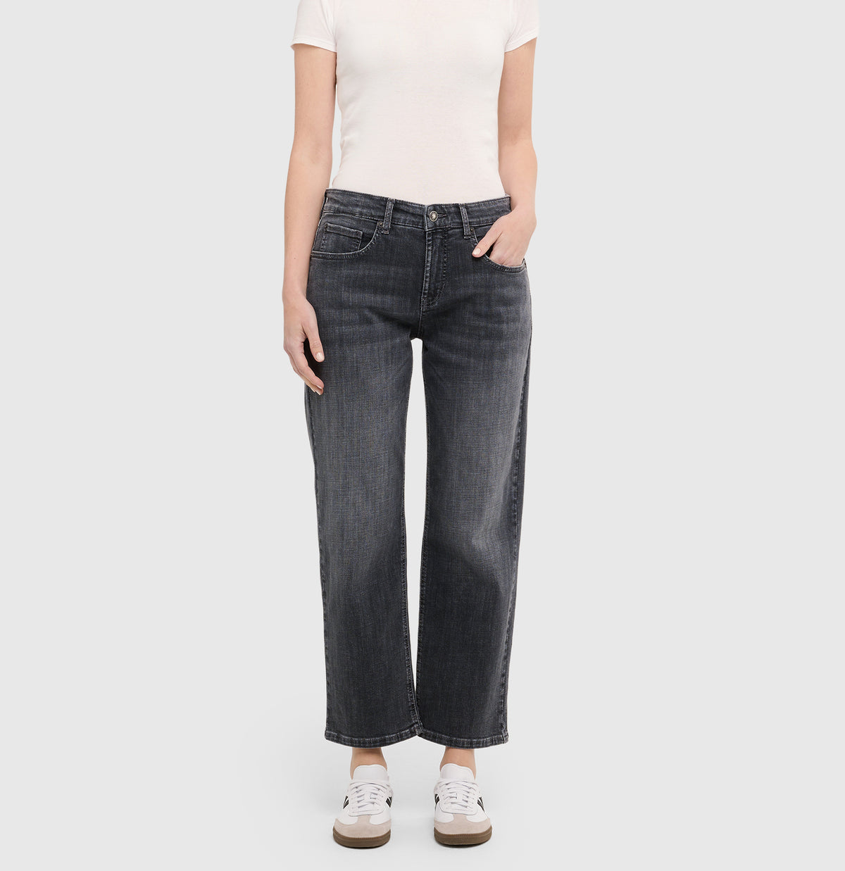  | GINA straight | dark grey wash | Front view of model