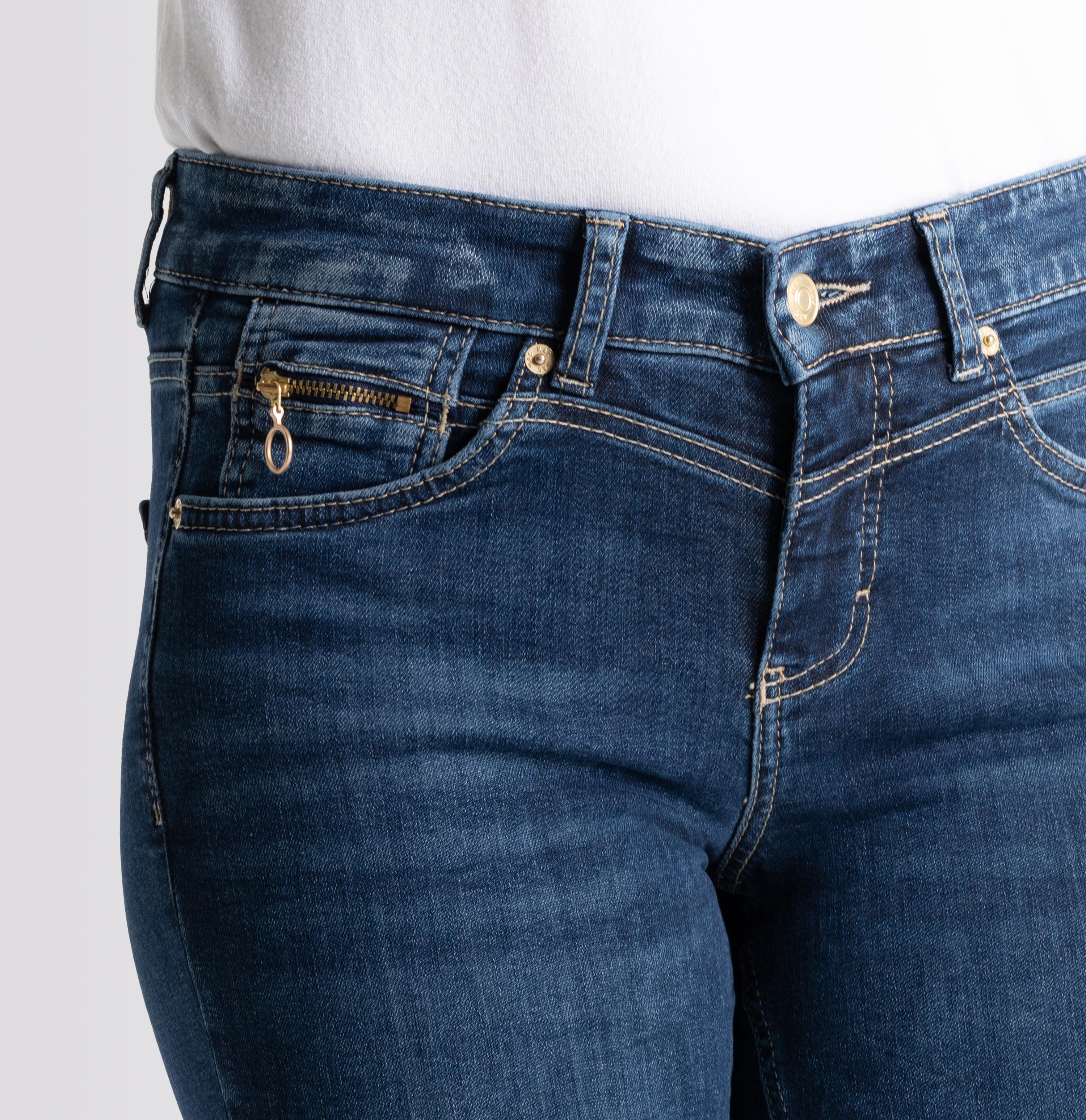 Slim jeans in a light cotton-modal blend. | RICH SLIM | dark blue net wash | Detailed view 3 of model