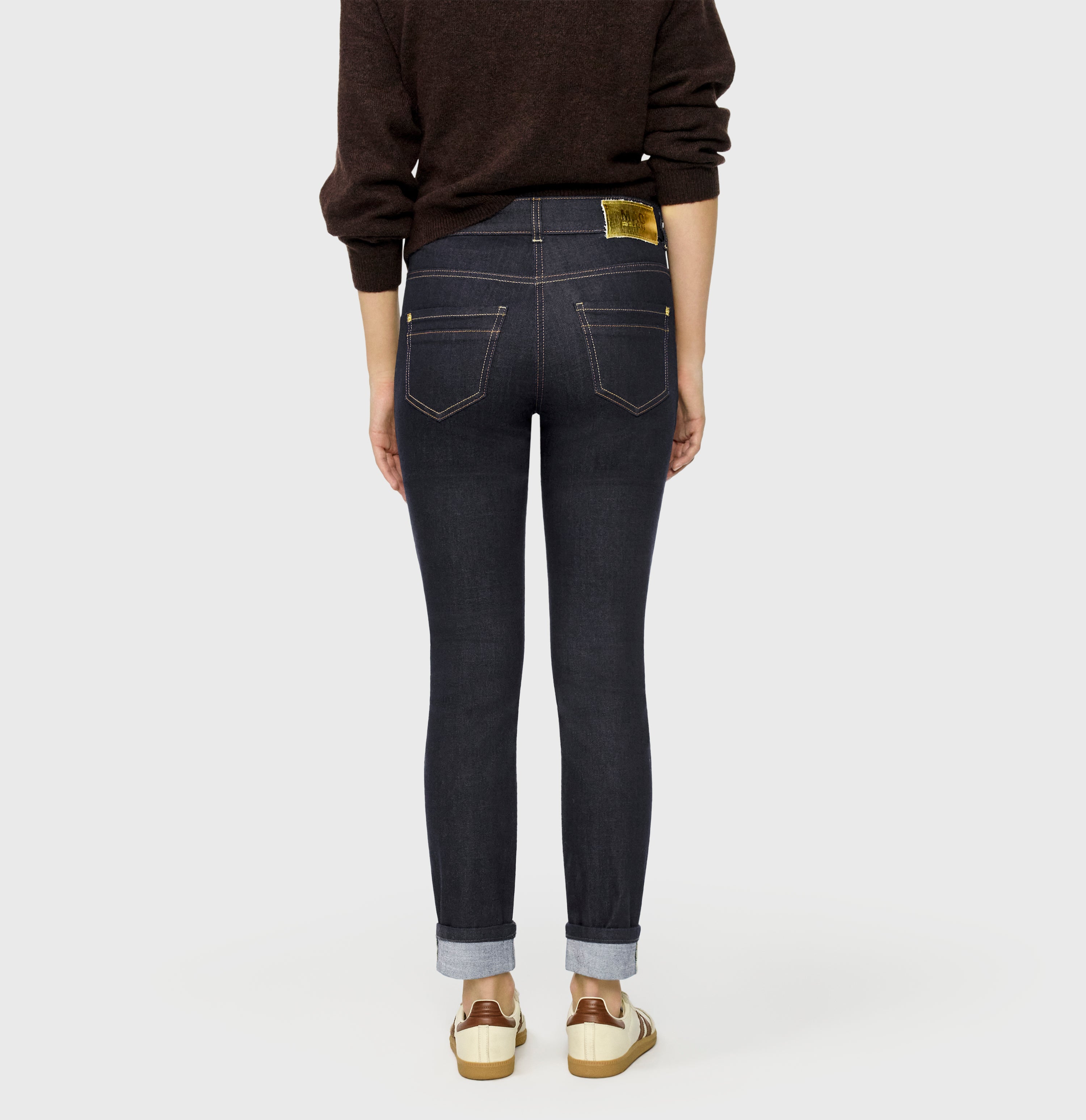 Slim jeans in a light cotton-modal blend. | RICH SLIM | fashion rinsed | Back view of model