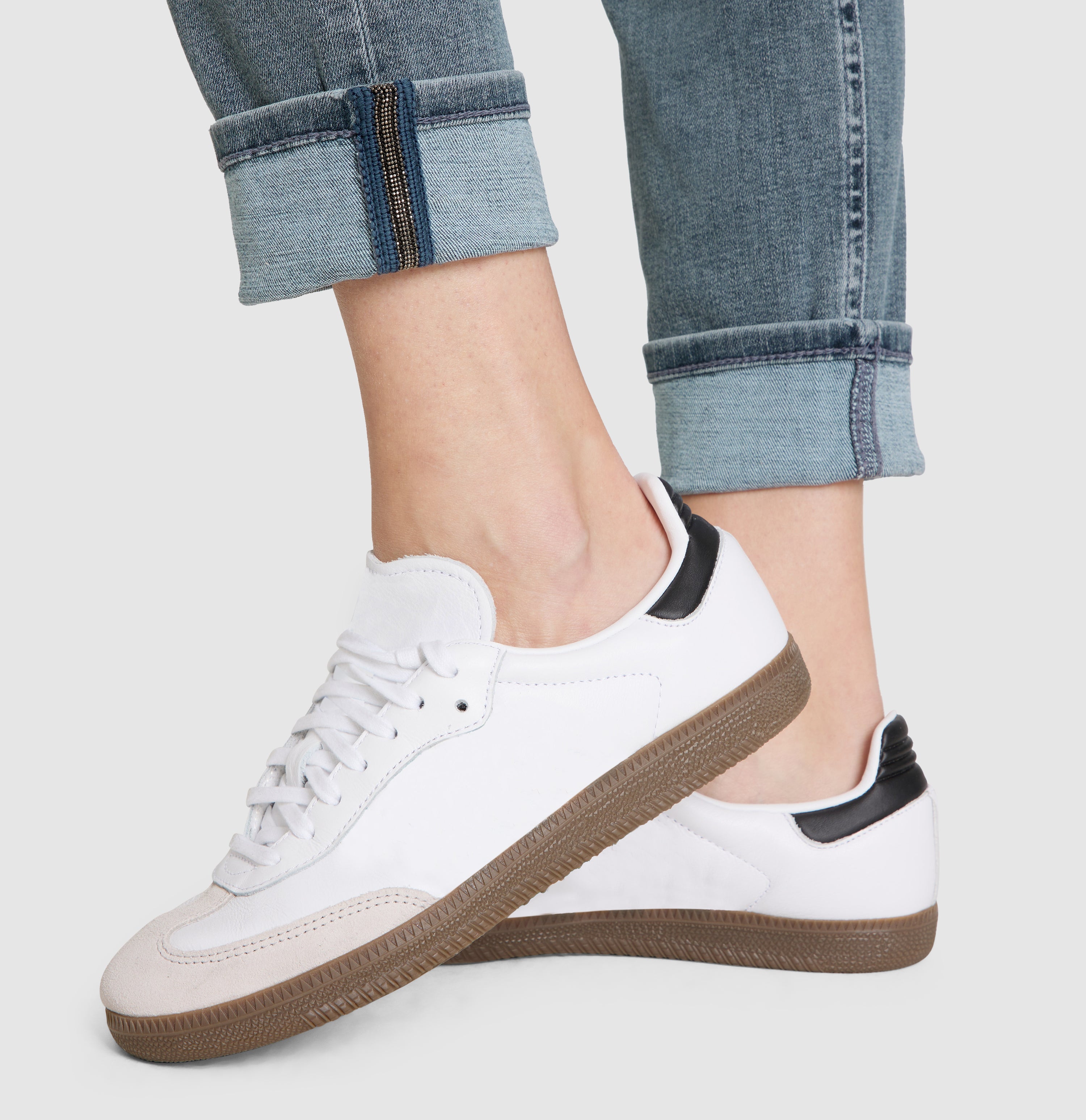 Slim fit in a light lyocell blend. | RICH SLIM hem glam | greyish midblue | Detailed view 3 of model