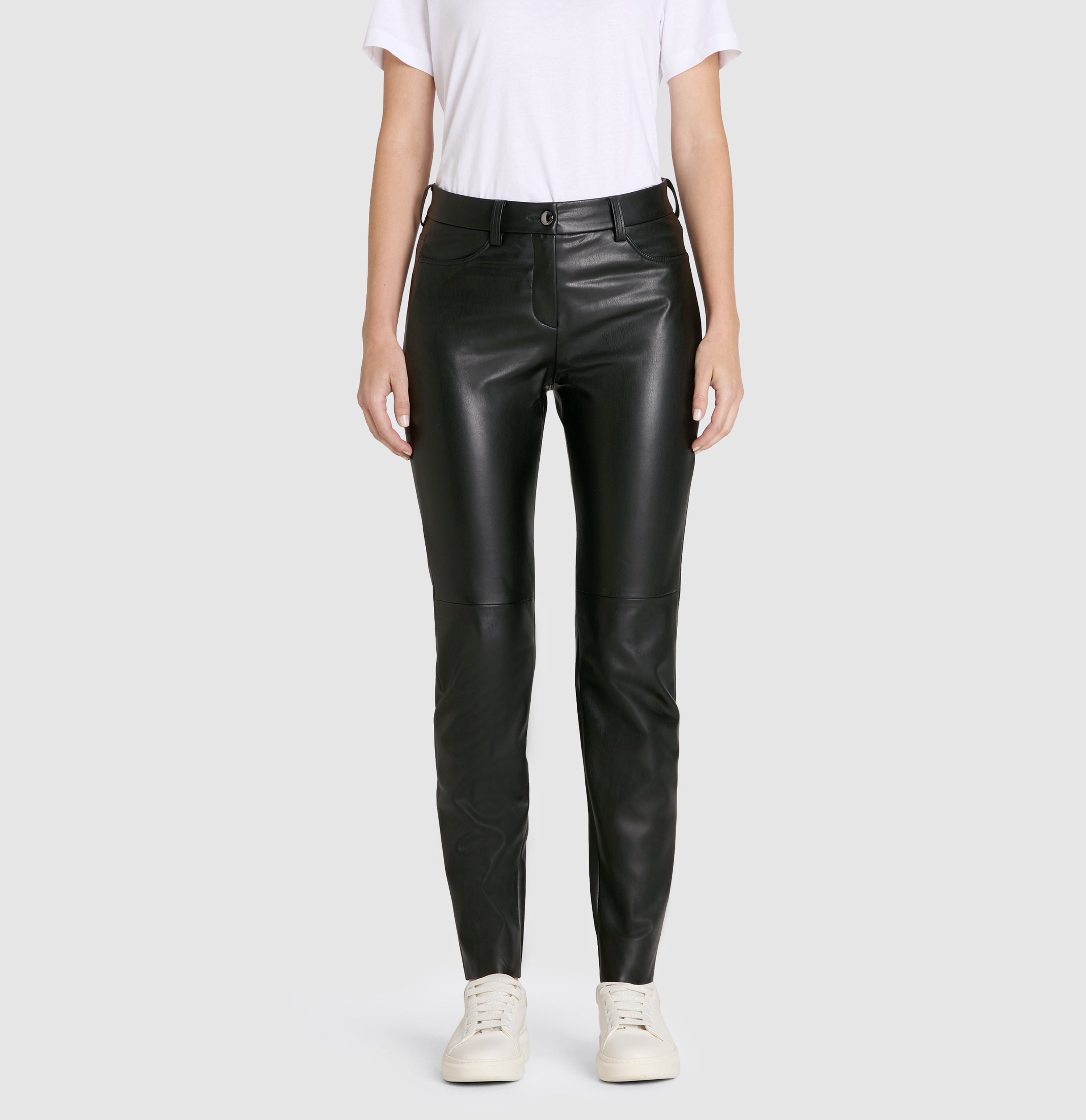 Skinny fit with an authentic leather look. | SKINNY vegan | black | Front view of model