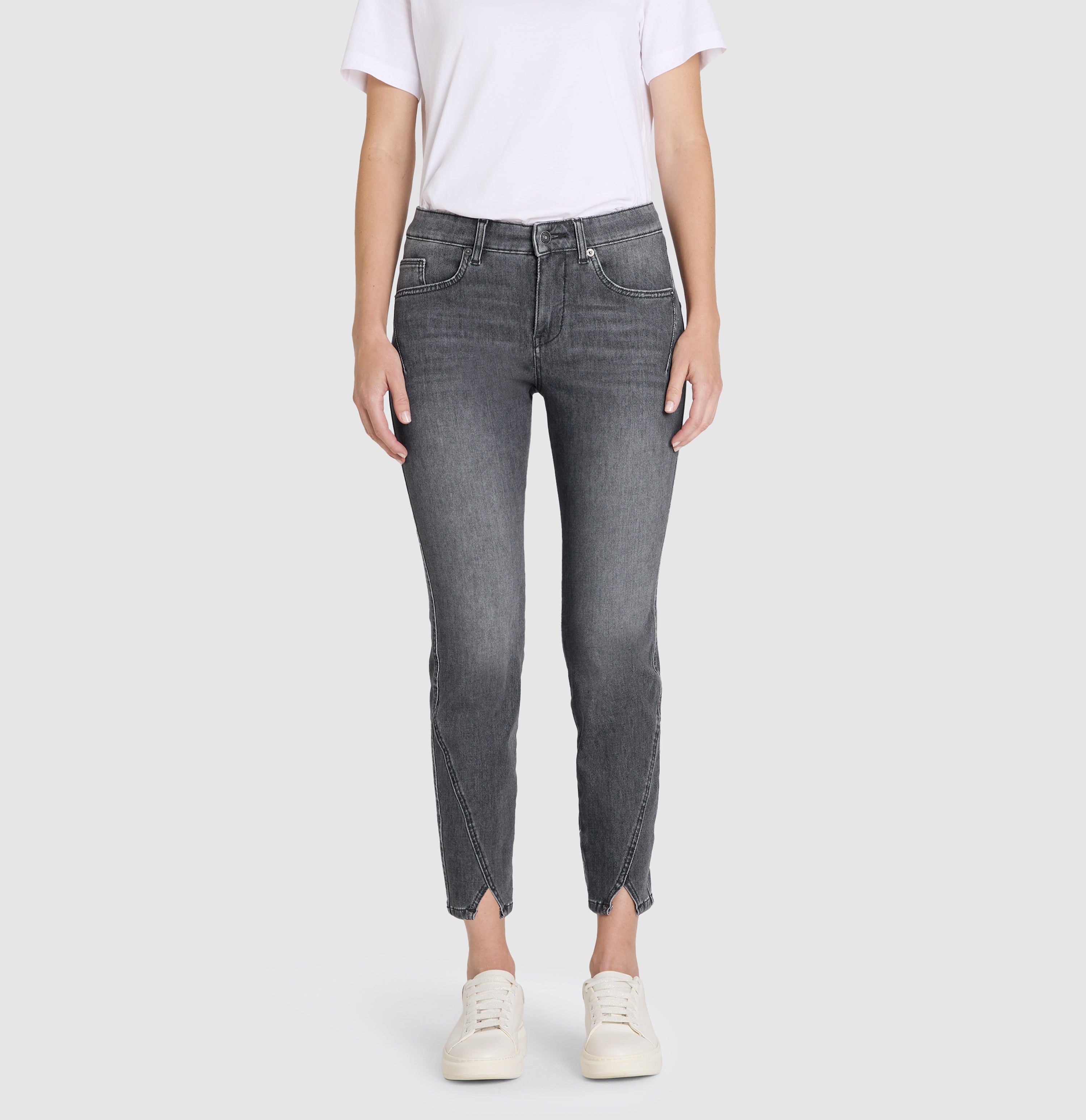 Skinny jeans with details at the leg hem. | S-NAME | S-FBBZ | Front view of model