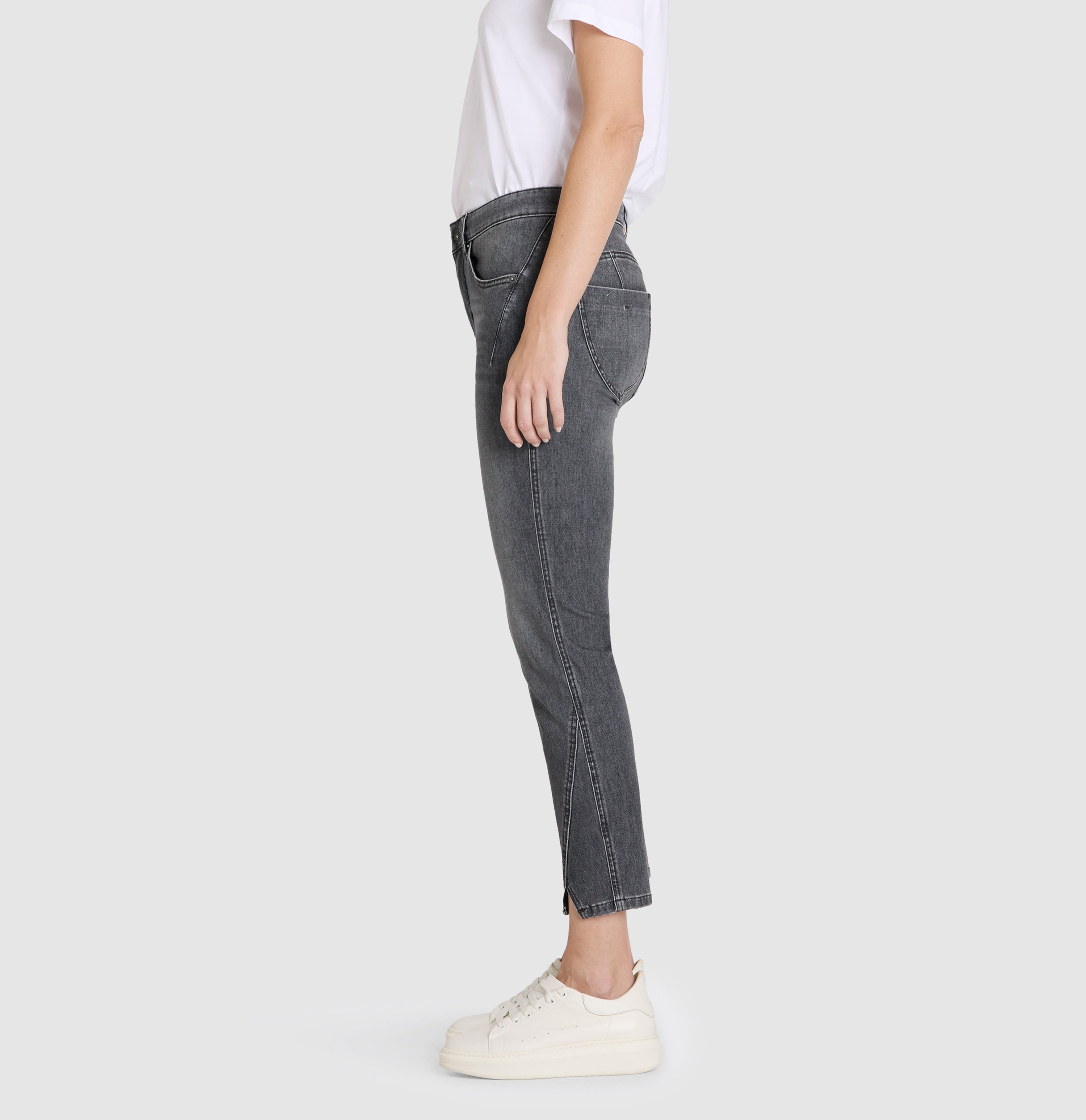 Skinny jeans with details at the leg hem. | S-NAME | S-FBBZ | Side view of model