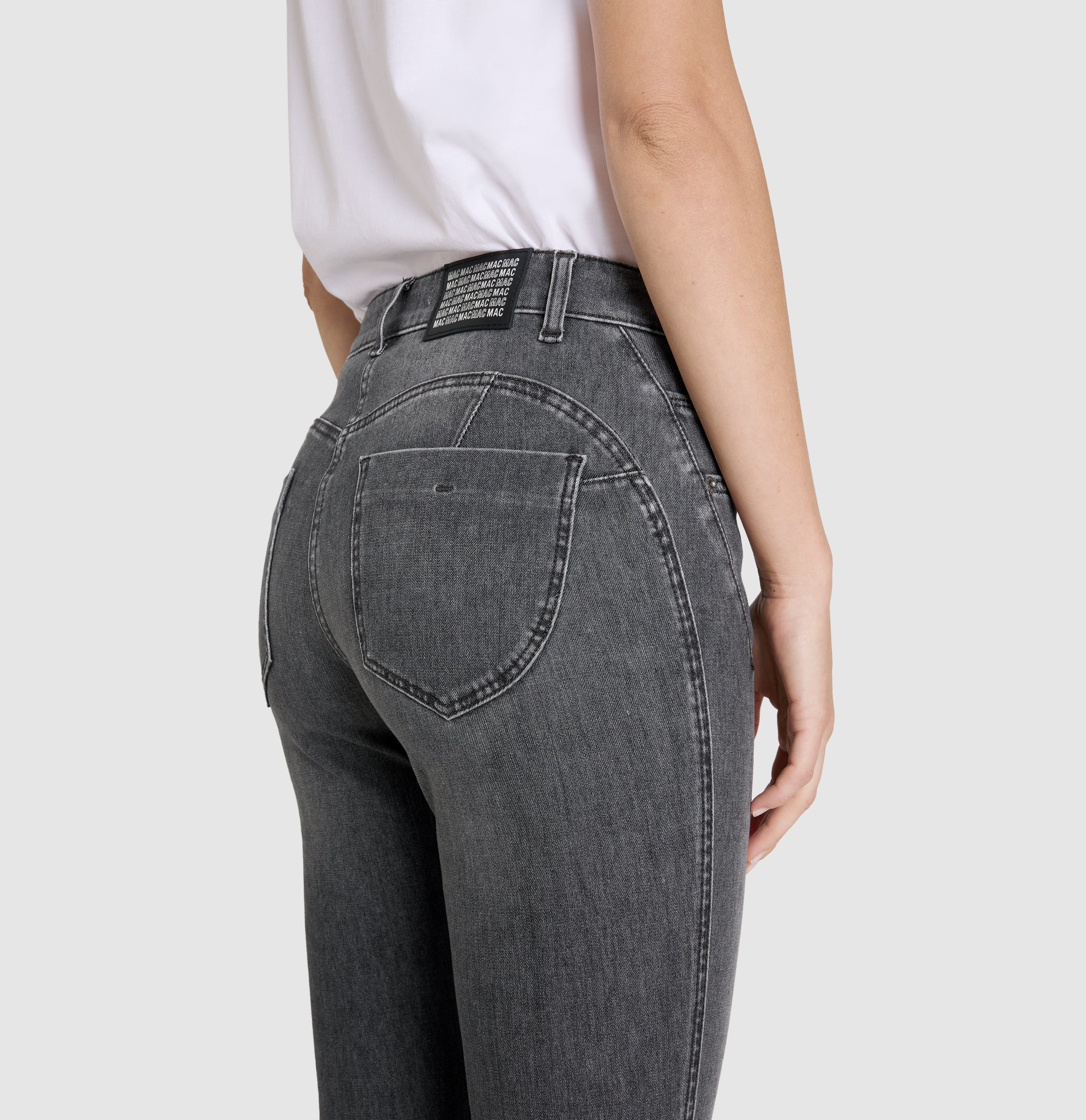 Skinny jeans with details at the leg hem. | DEJA | space anthra used | Detailed view 3 of model