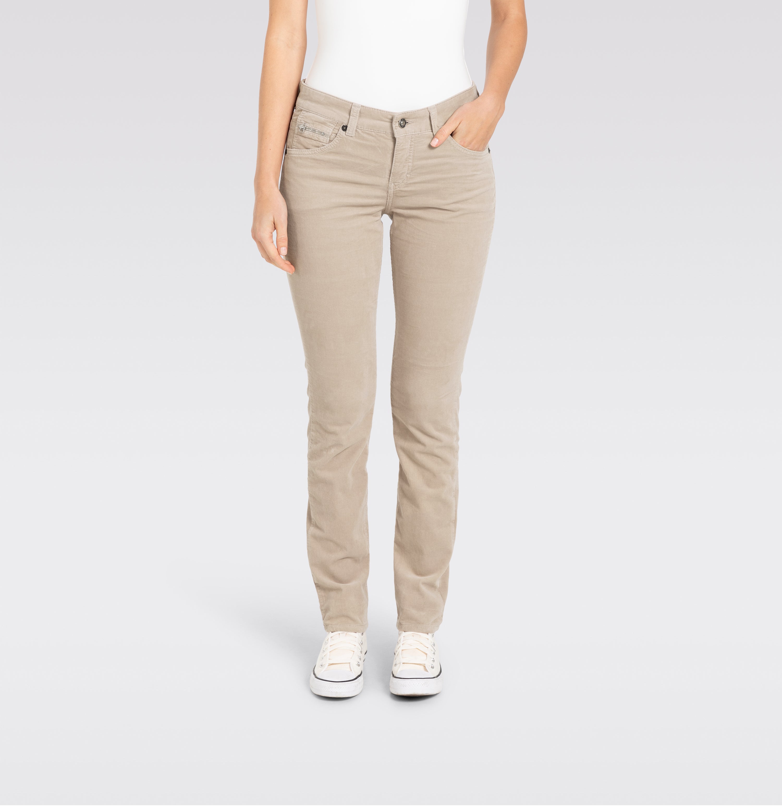 Slim cut trousers made of brilliantly coloured baby corduroy. | SLIM | sand beige PPT | Front view of model