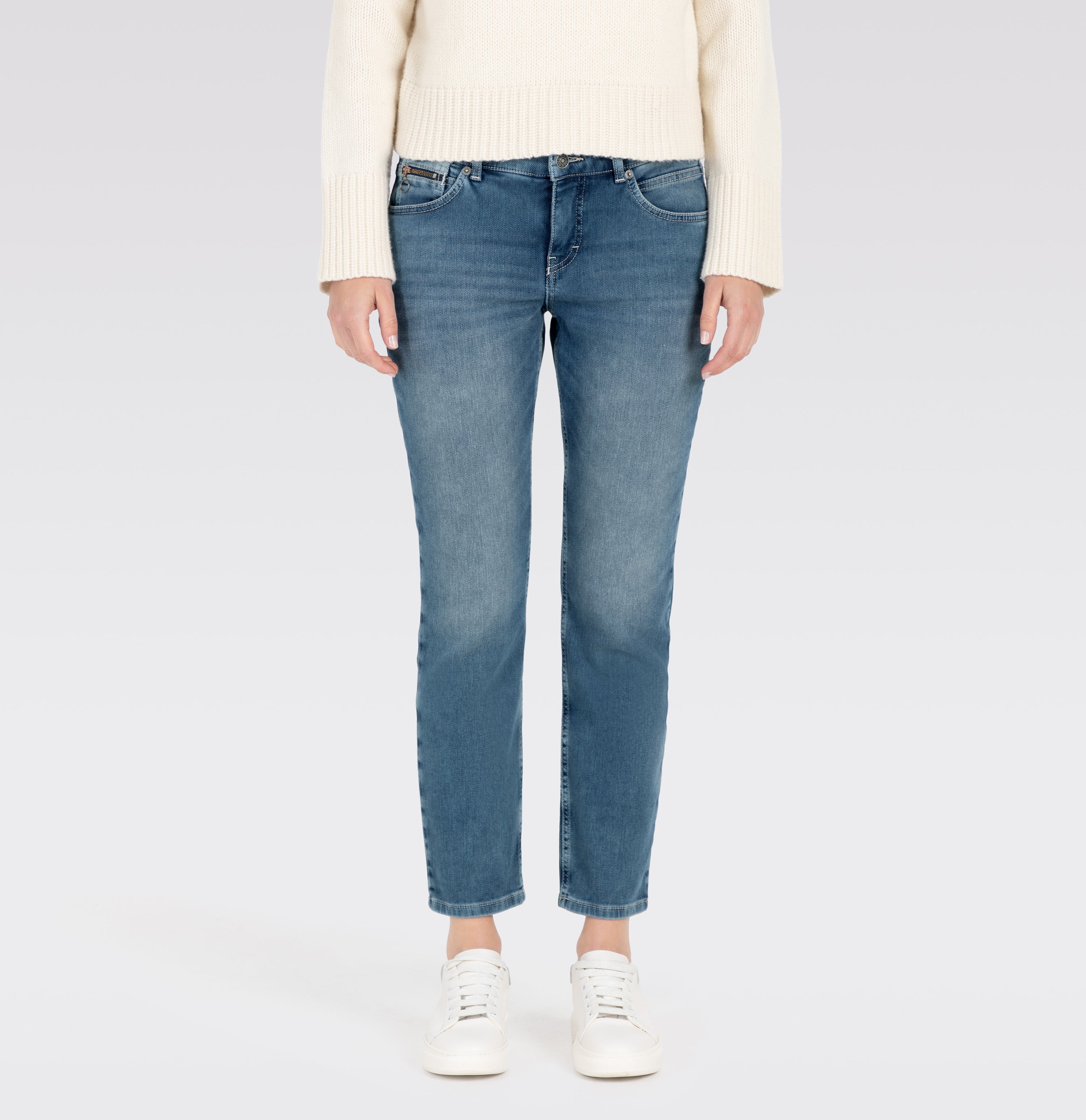 Slim thermal jeans jeans with zip detail. | SLIM | mid blue authentic | Front view of model