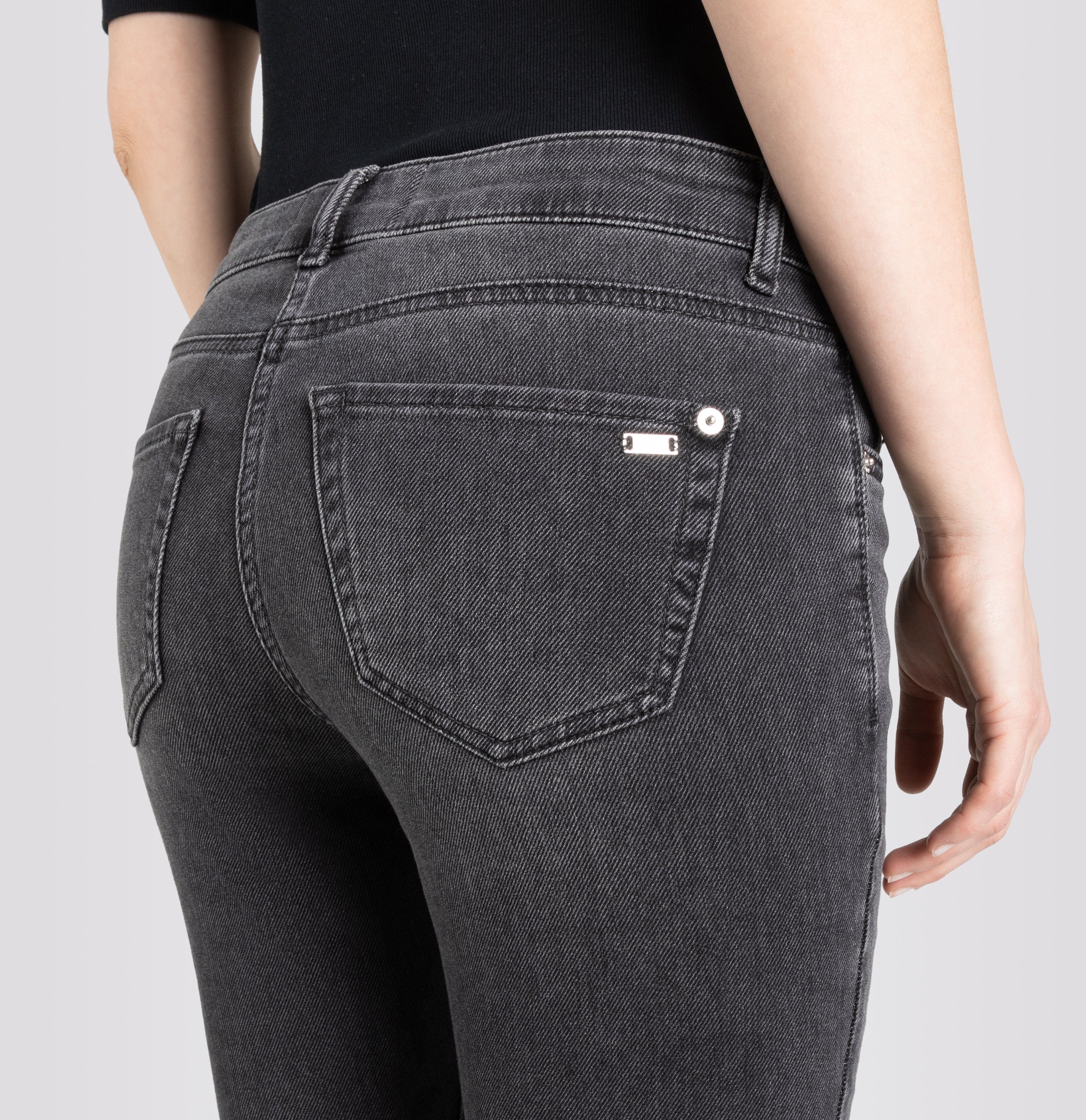 Slim thermal jeans jeans with zip detail. | SLIM | grey basic | Side view of model