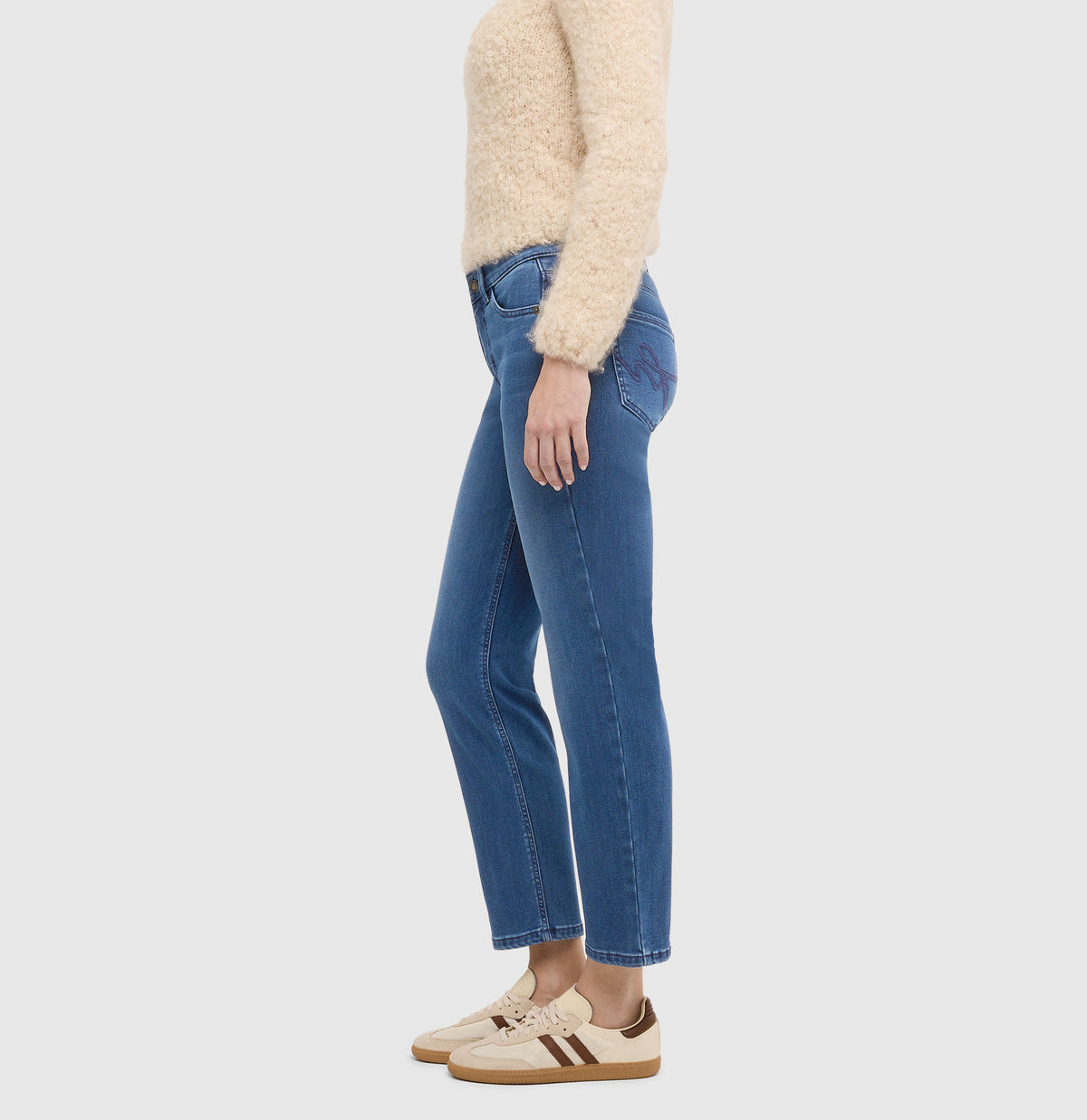  | CARRIE straight | simple mid blue used | Side view of model