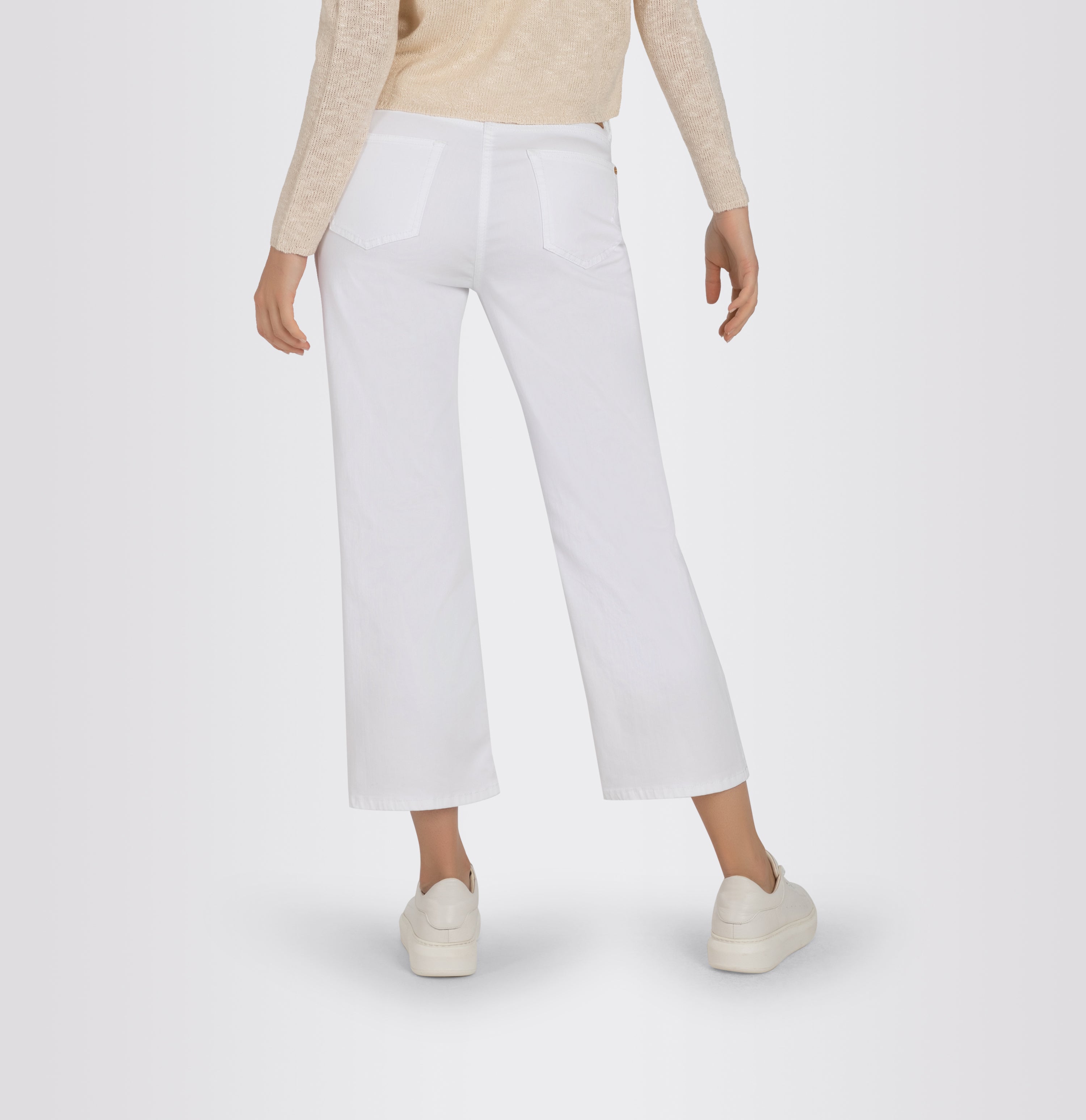 Modern, light culotte with glam detail. | CULOTTE | white denim | Back view of model