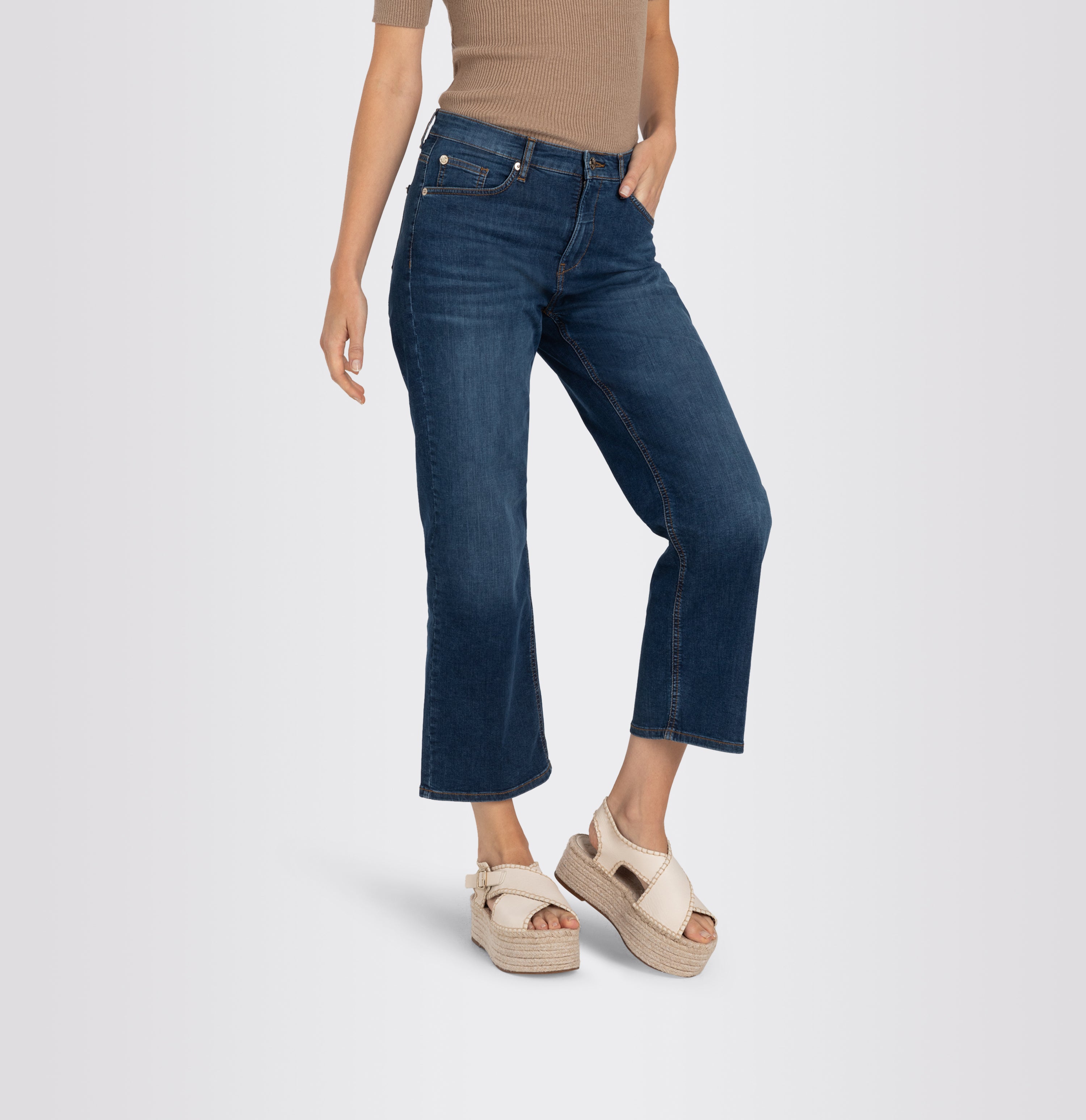 Culotte made of summery lightweight denim. | S-NAME | S-FBBZ | Detailed view 2 of model