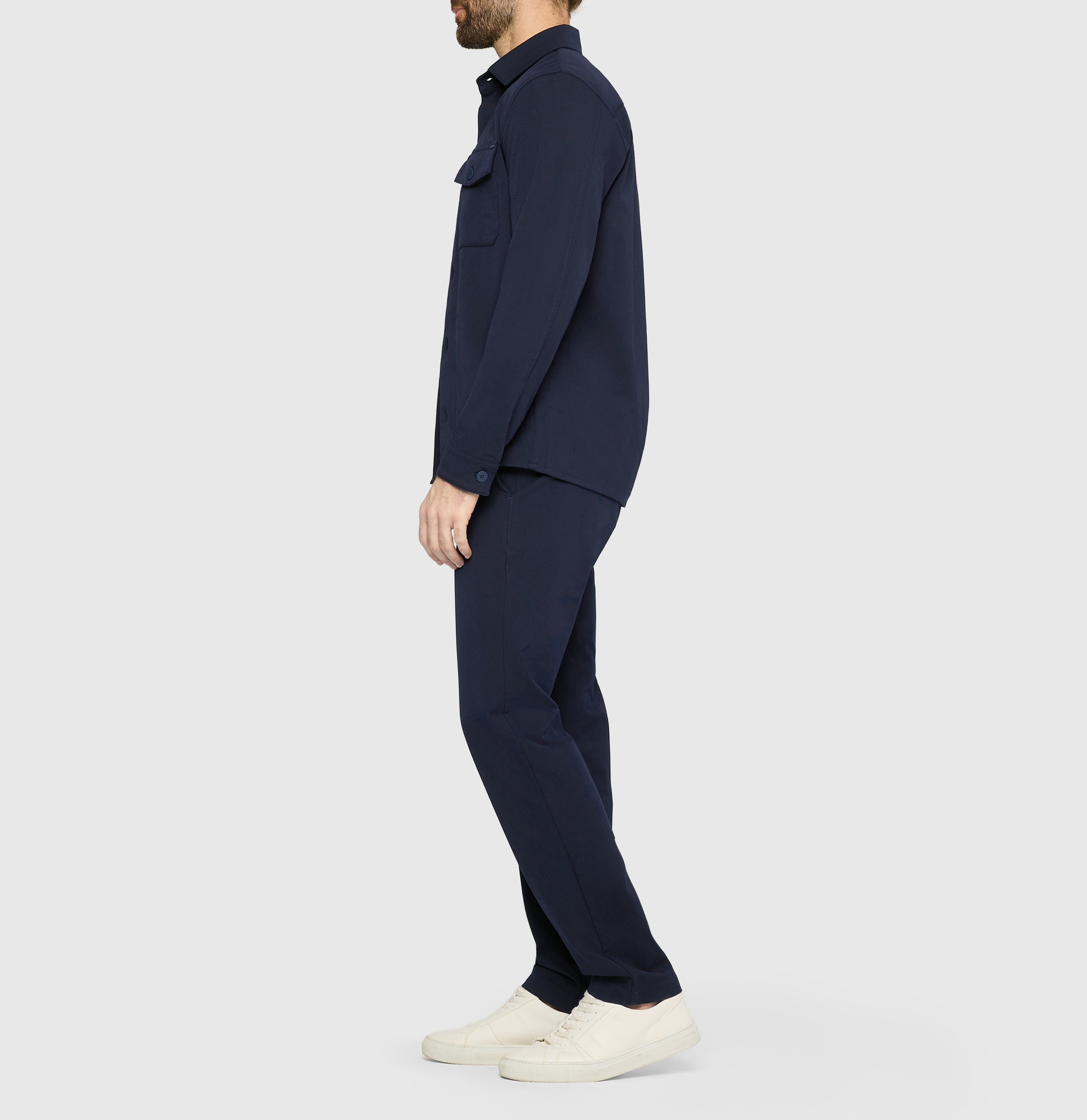 Overshirt made of CARBONIUM® gabardine. | Overshirt | midnight blue | Side view of model