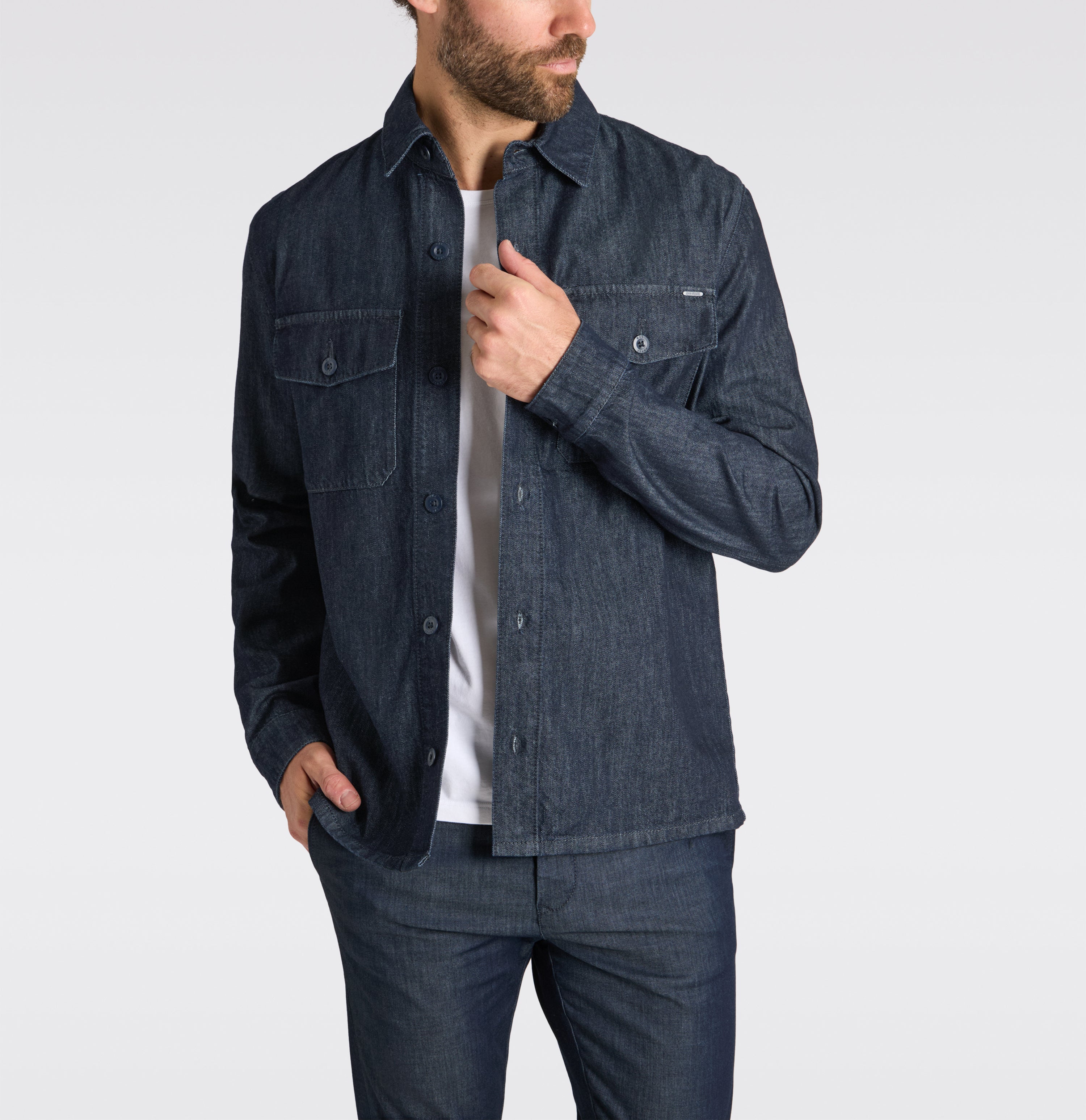 Overshirt made of organic cotton and nettle fibres. | Overshirt | rinsed deep blue | Front view of model