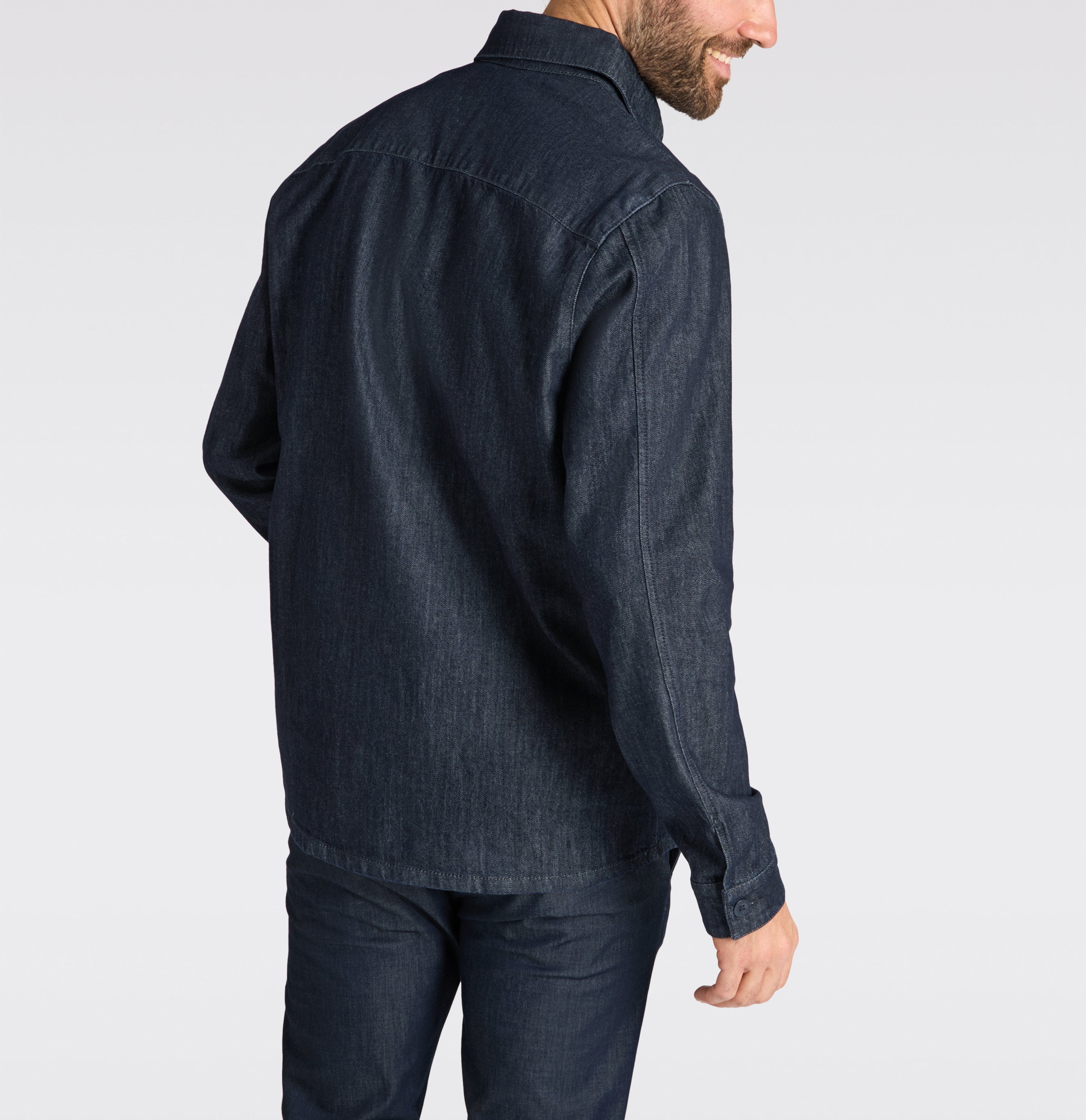 Overshirt made of organic cotton and nettle fibres. | Overshirt | rinsed deep blue | Back view of model