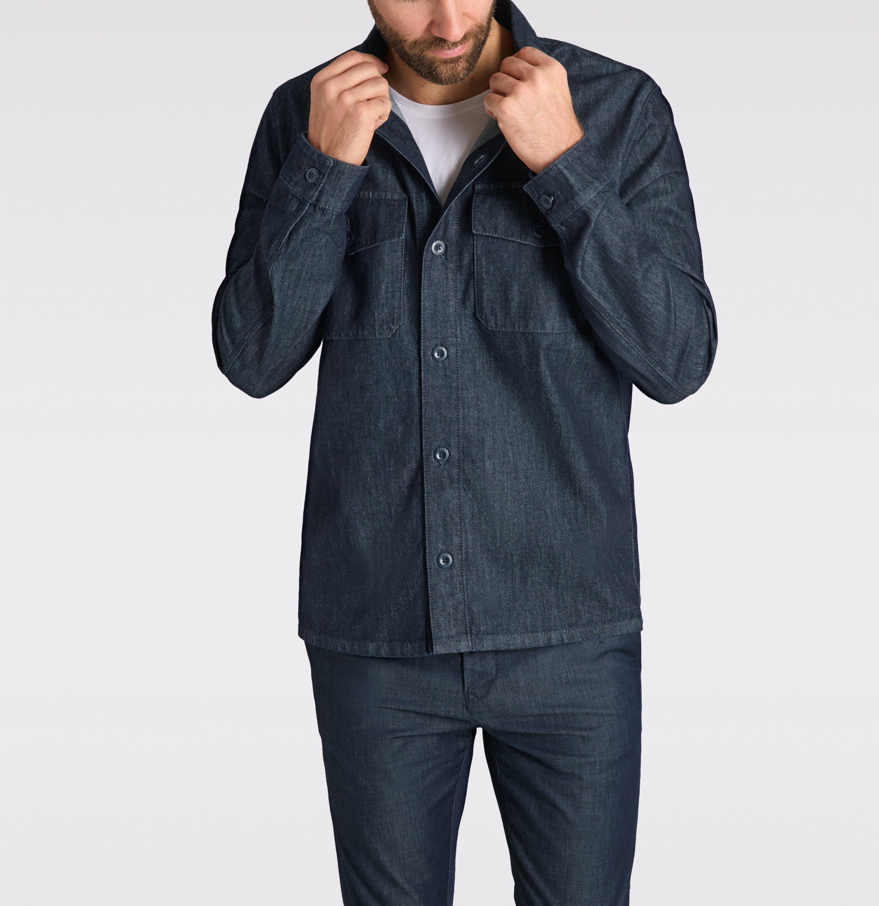 Overshirt made of organic cotton and nettle fibres. | Overshirt | rinsed deep blue | Detailed view 2 of model