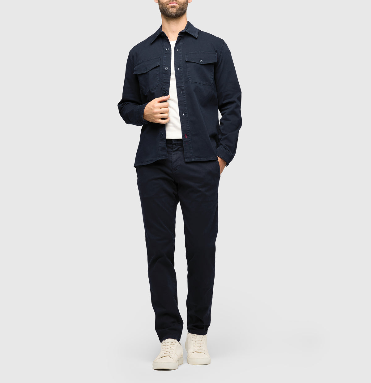 Overshirt made of highly elastic denim. | Overshirt | midnight blue | Front view of model