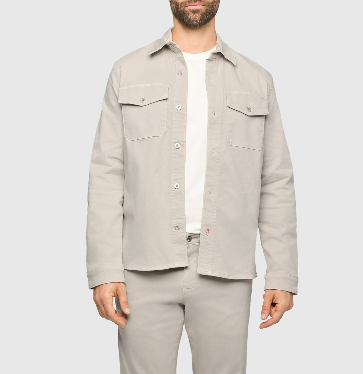 Overshirt made of highly elastic denim. | Overshirt | kitt | Side view of model
