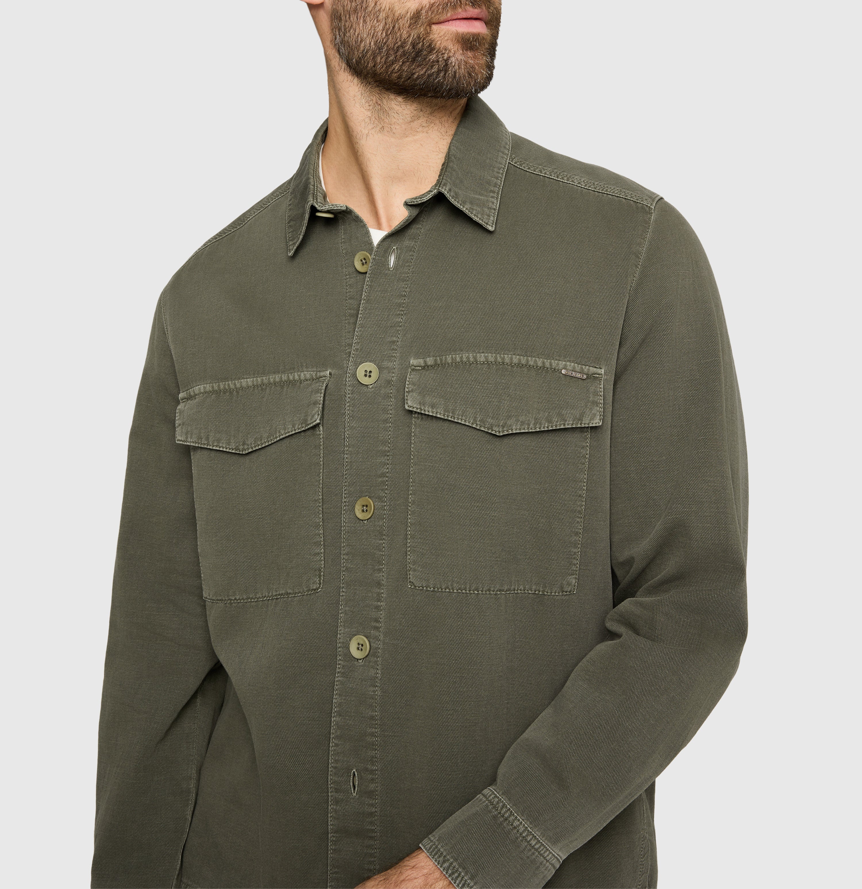Overshirt in a cotton-hemp blend. | Overjacket | leaf green PPT | Detailed view 2 of model