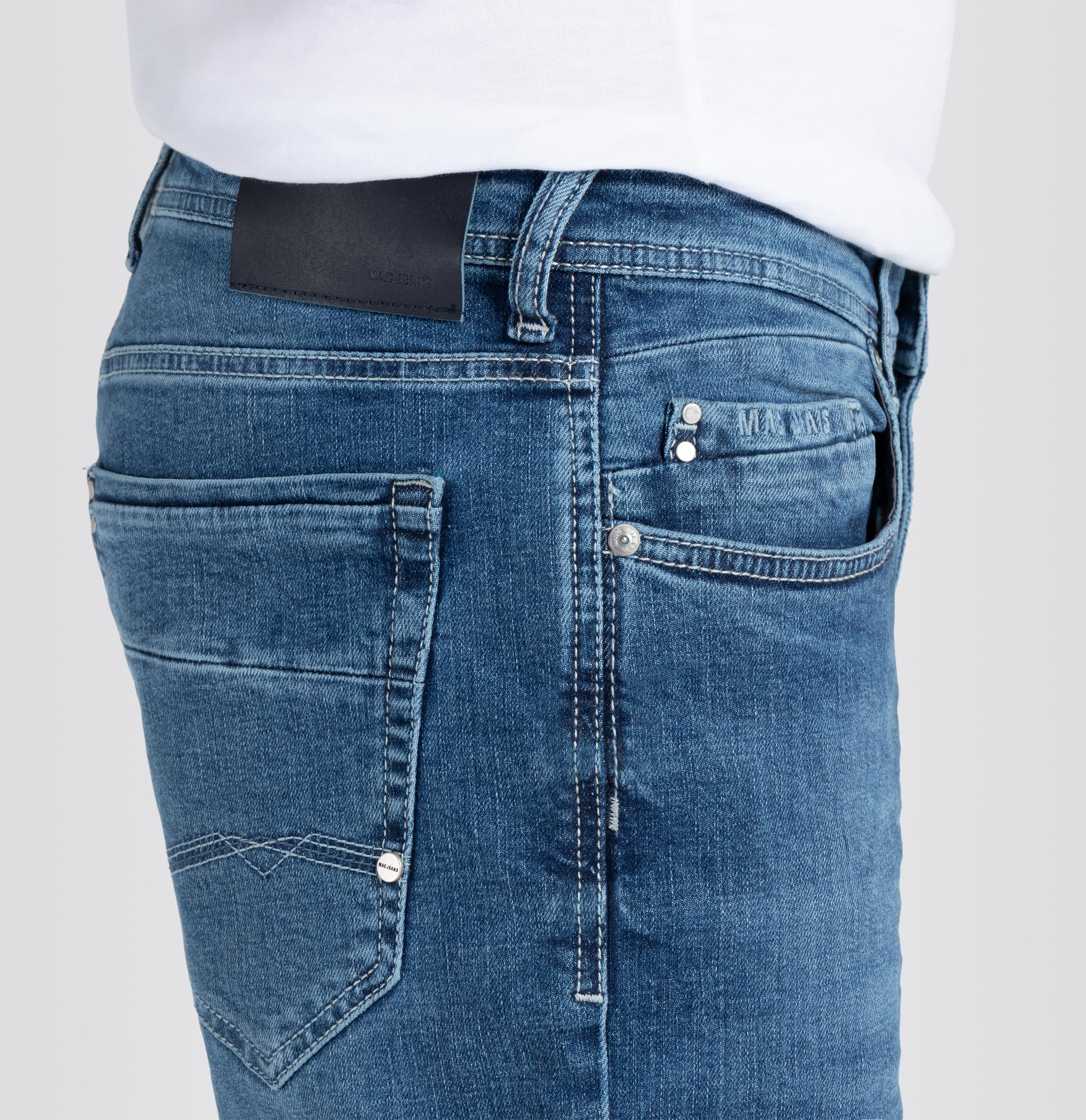 Authentic jeans in a regular fit. | Ben | ocean blue authentic used | Detailed view 4 of model