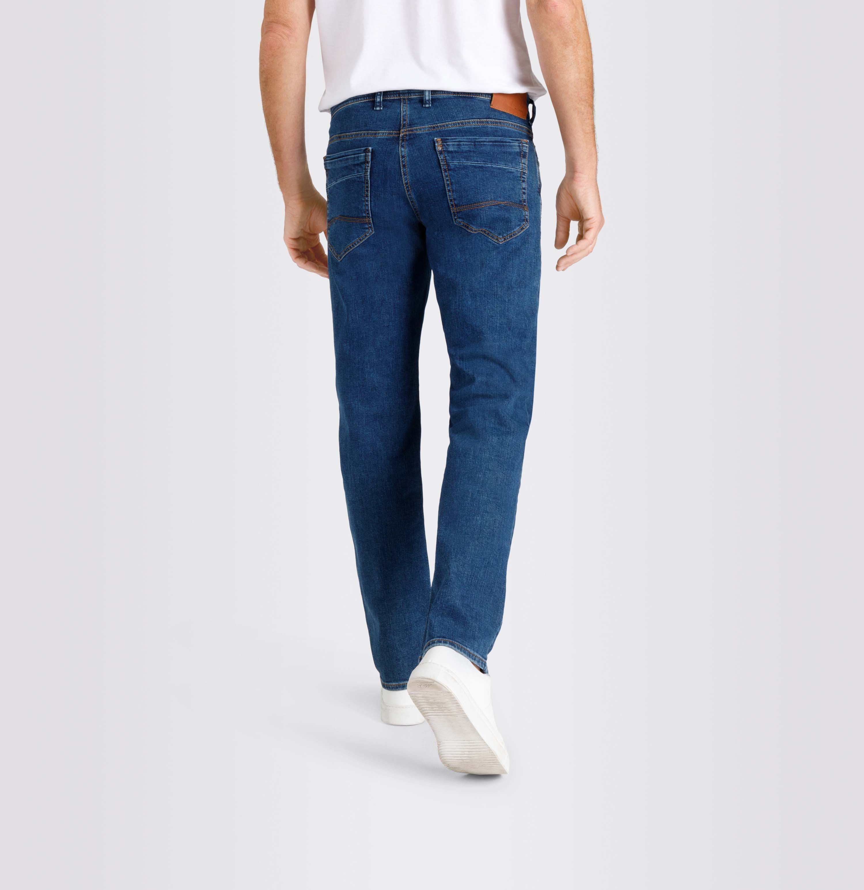 Authentic jeans in a regular fit. | S-NAME | S-FBBZ | Back view of model
