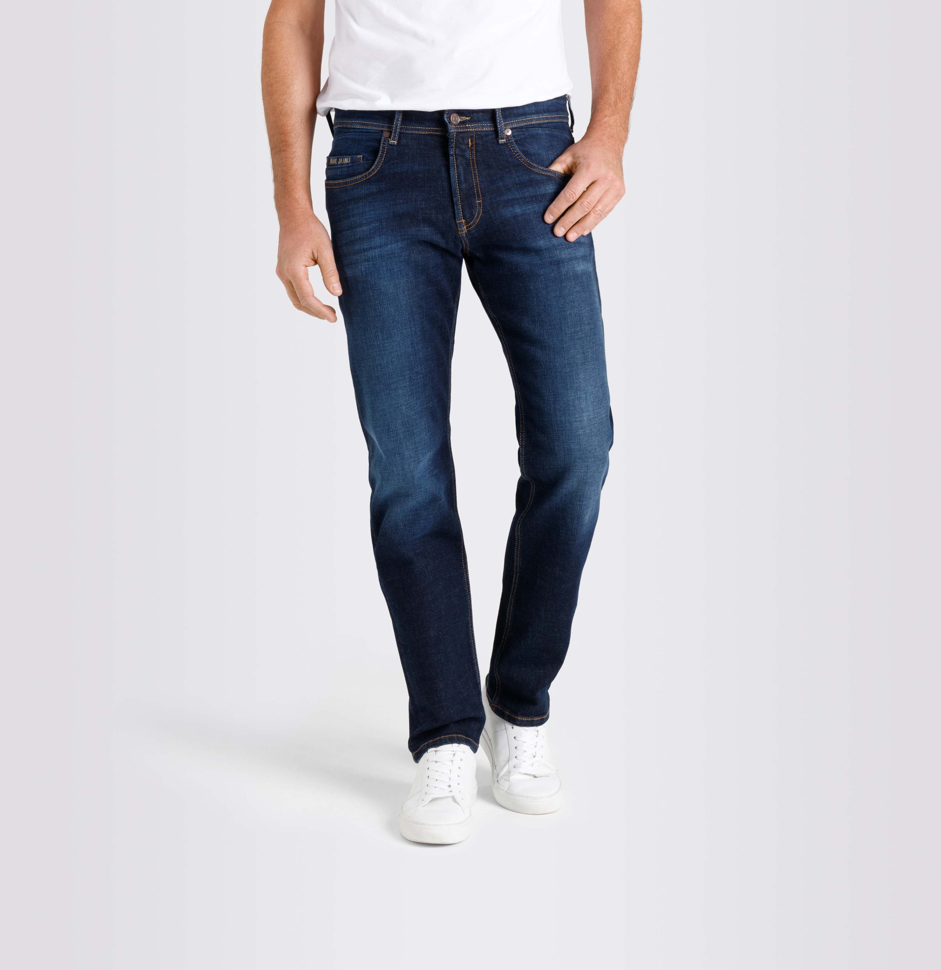 Authentic jeans in a regular fit. | S-NAME | S-FBBZ | Front view of model