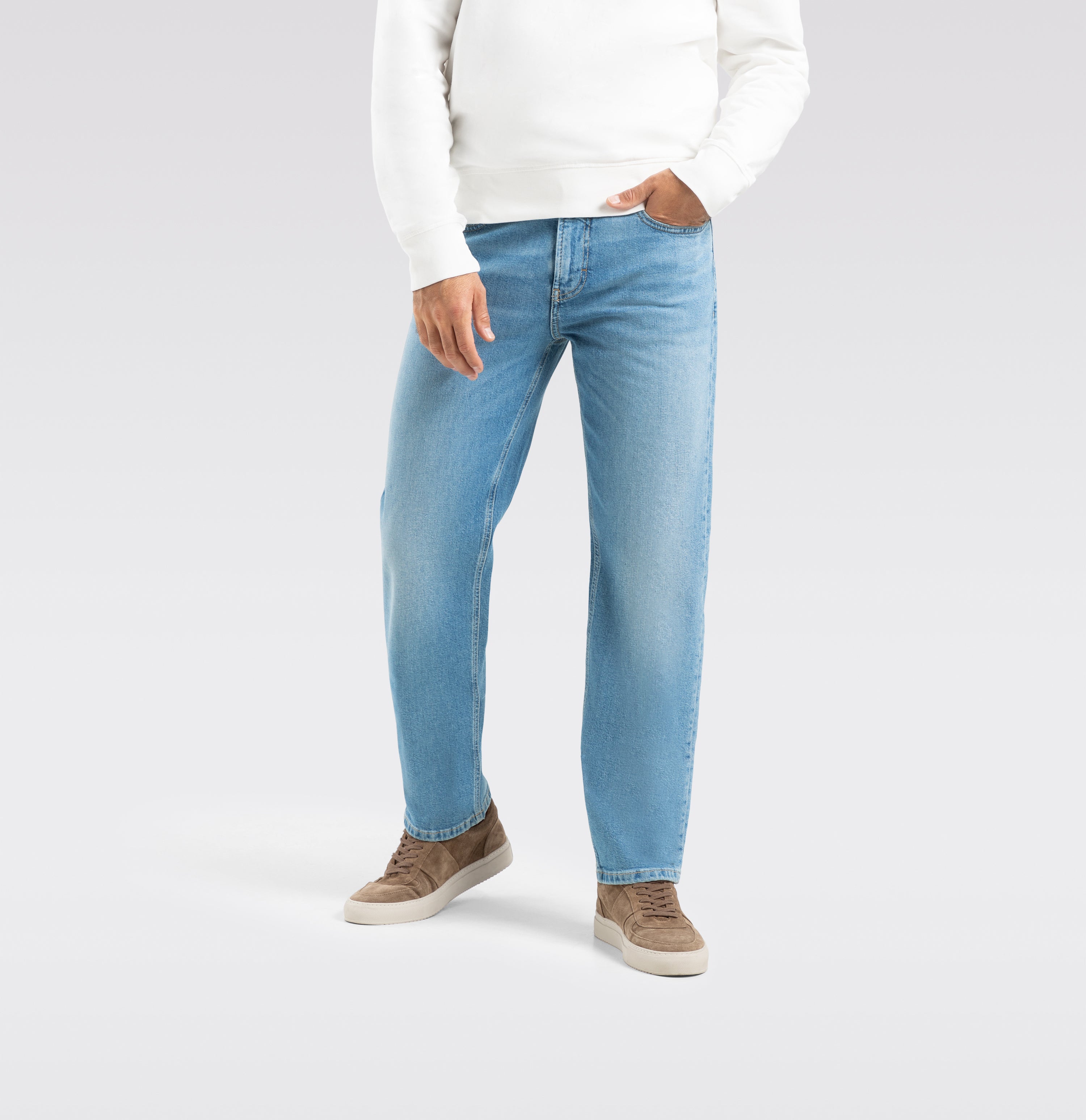 Comfort fit with an authentic vintage look. | S-NAME | S-FBBZ | Front view of model