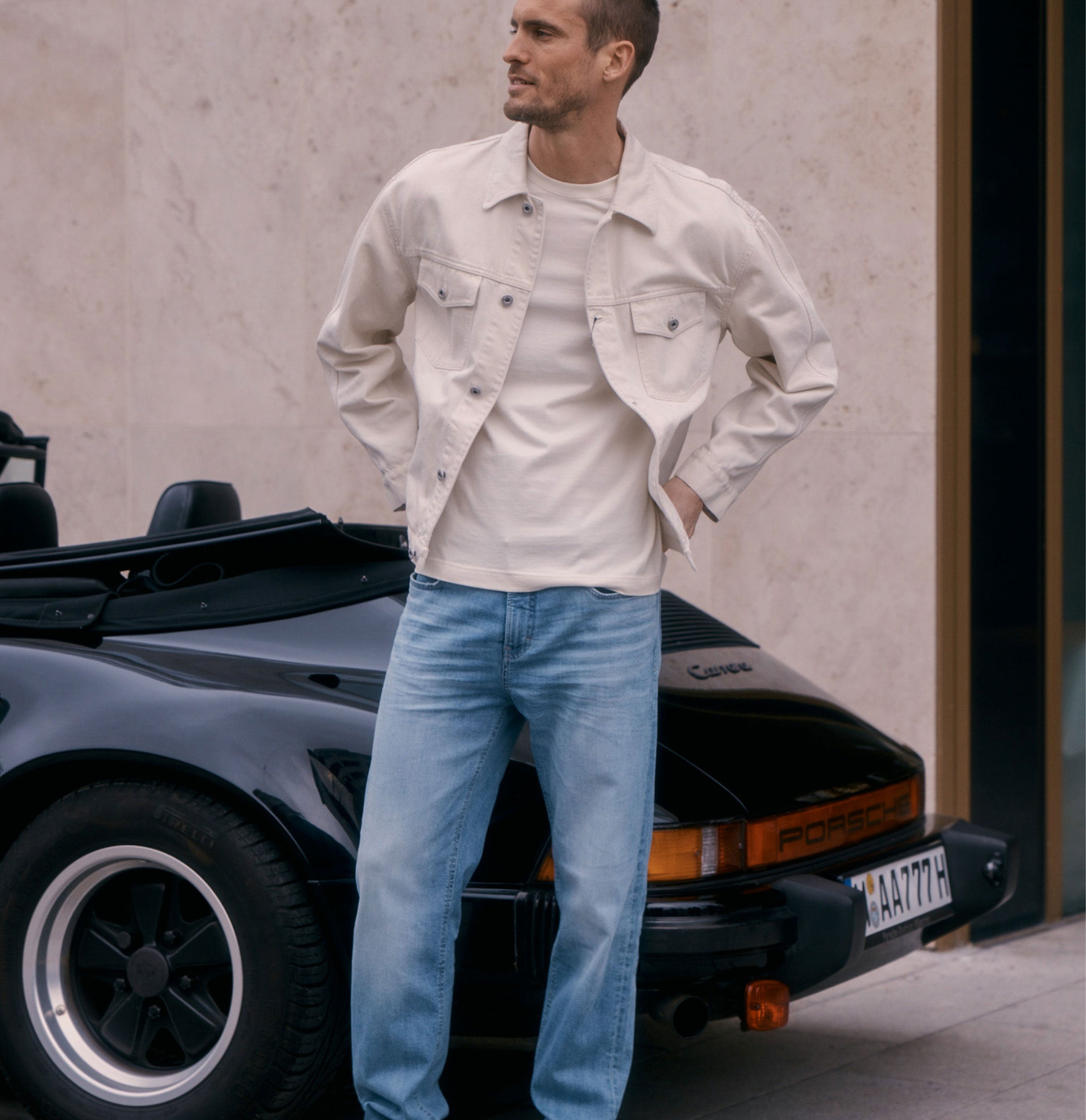 Straight jeans in a vintage wash. | Rick | vintage summer blue | Campaign image 3