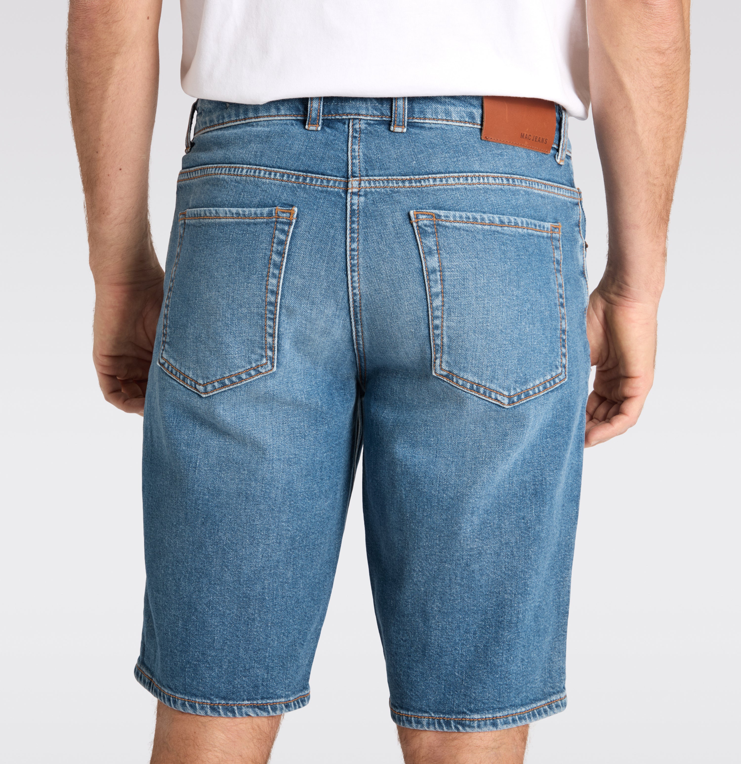 Bermuda jeans with a vintage look. | Rick Bermuda | dark blue authentic wash | Detailed view 3 of model