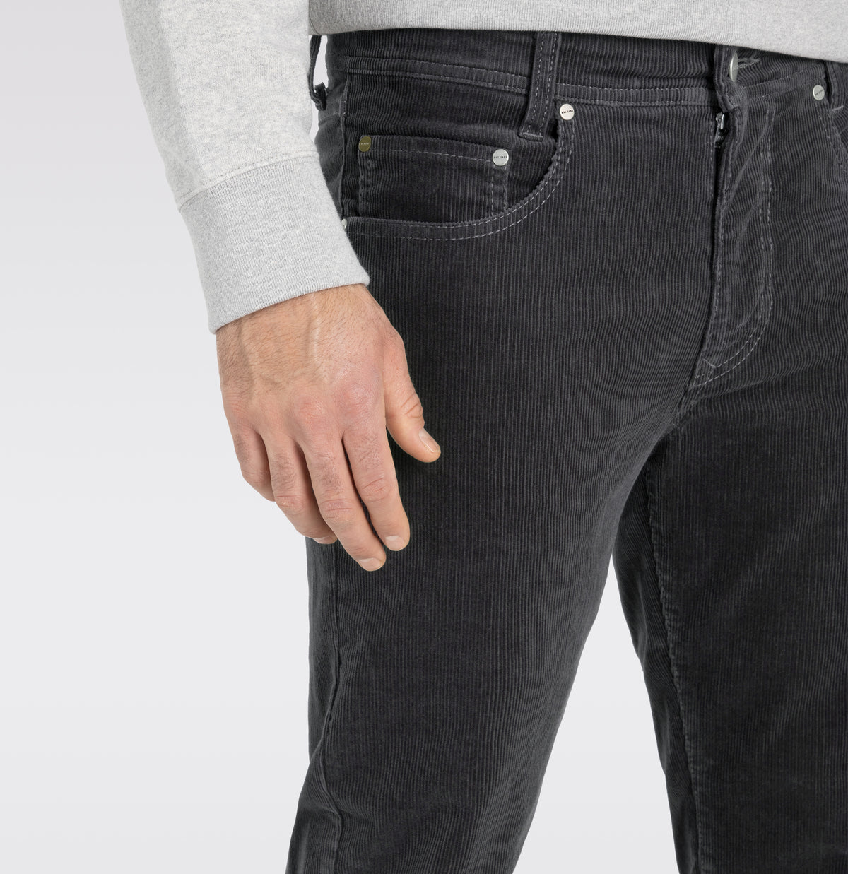 Modern fit made from soft, elastic fine corduroy. | Arne | rubber | Detailed view 4 of model