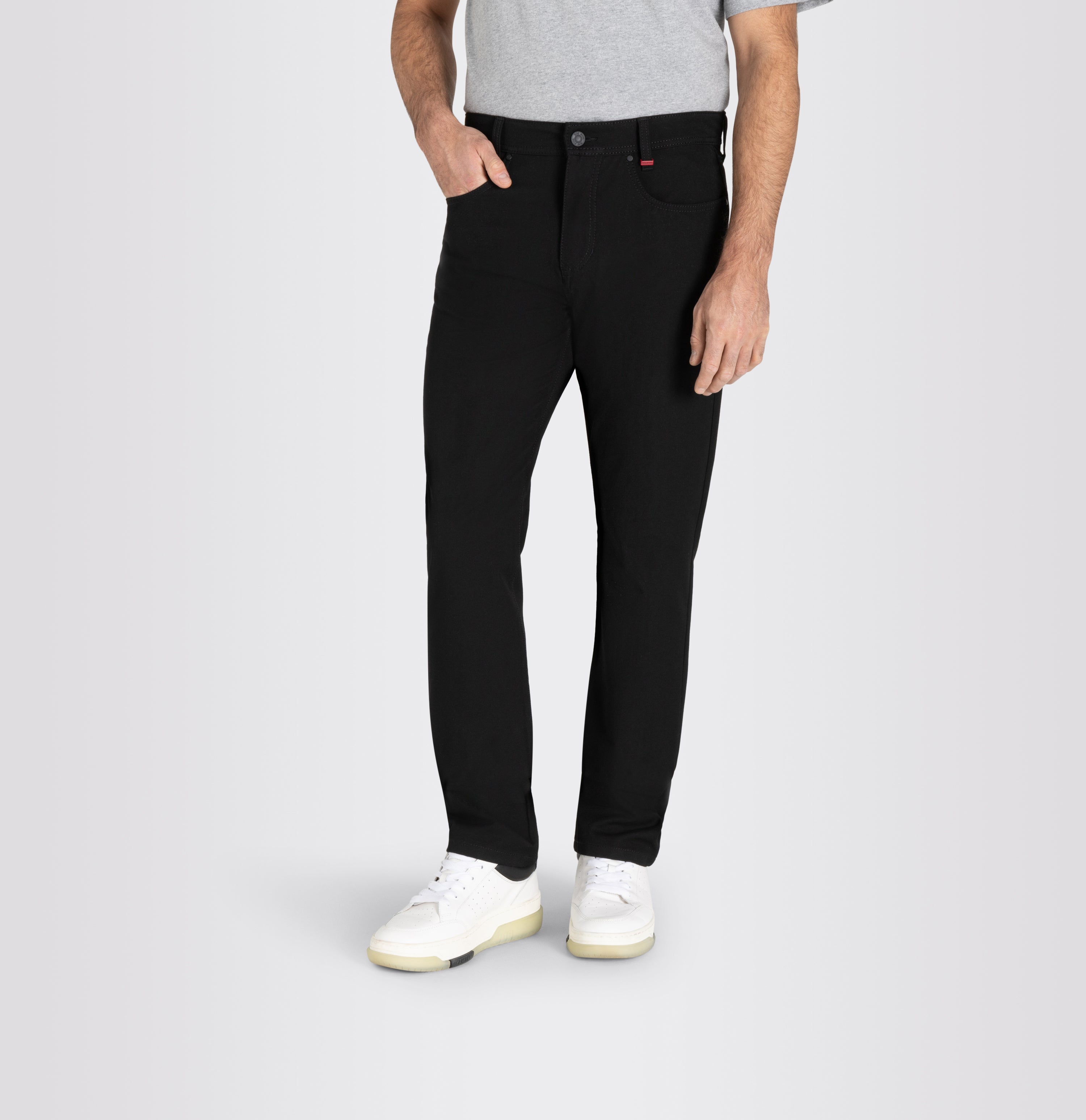 Modern fit made from innovative CARBONIUM® gabardine. | S-NAME | S-FBBZ | Front view of model