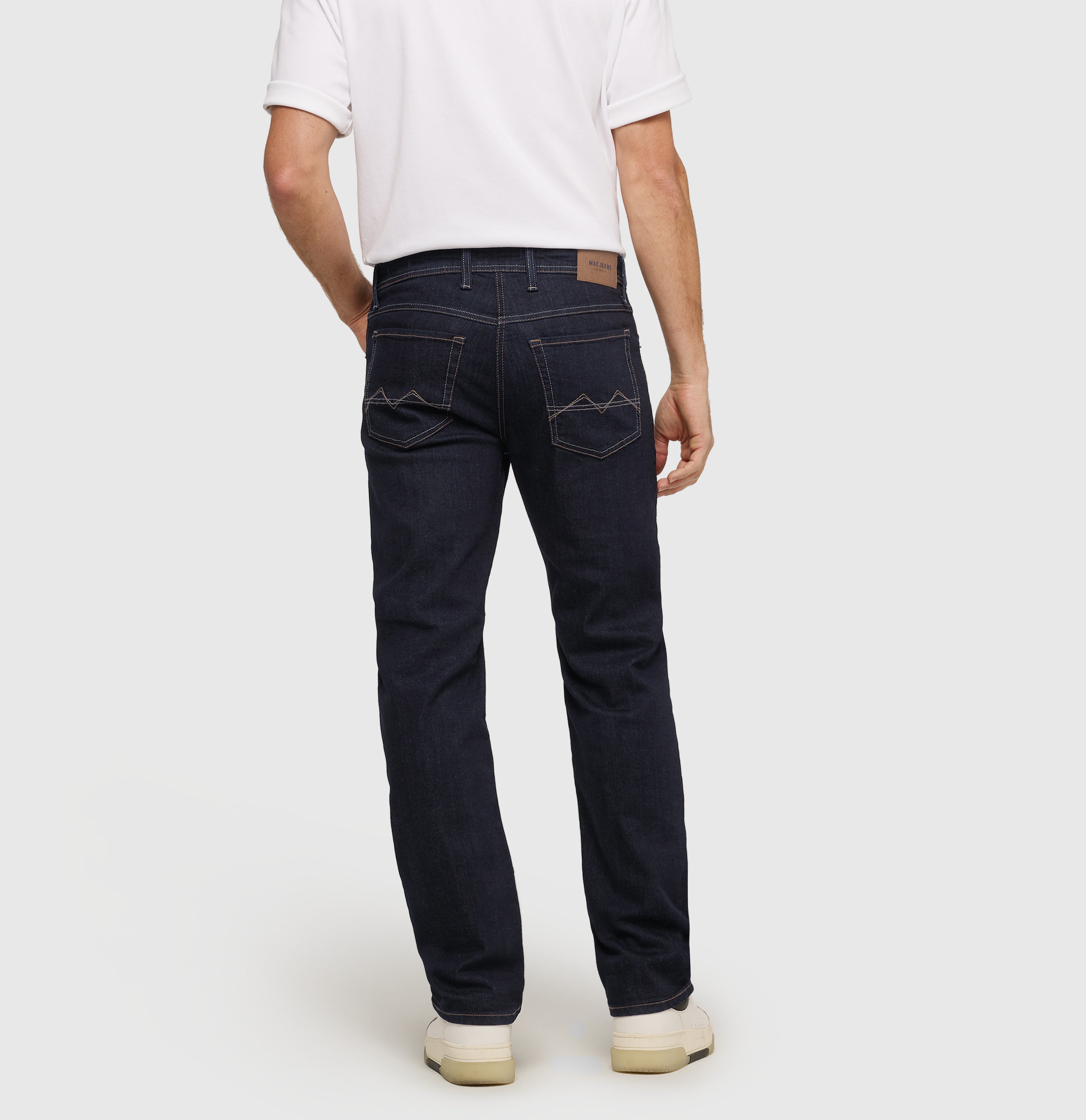 Slim jeans made of recycled denim. | Arne | authentic dark blue | Back view of model