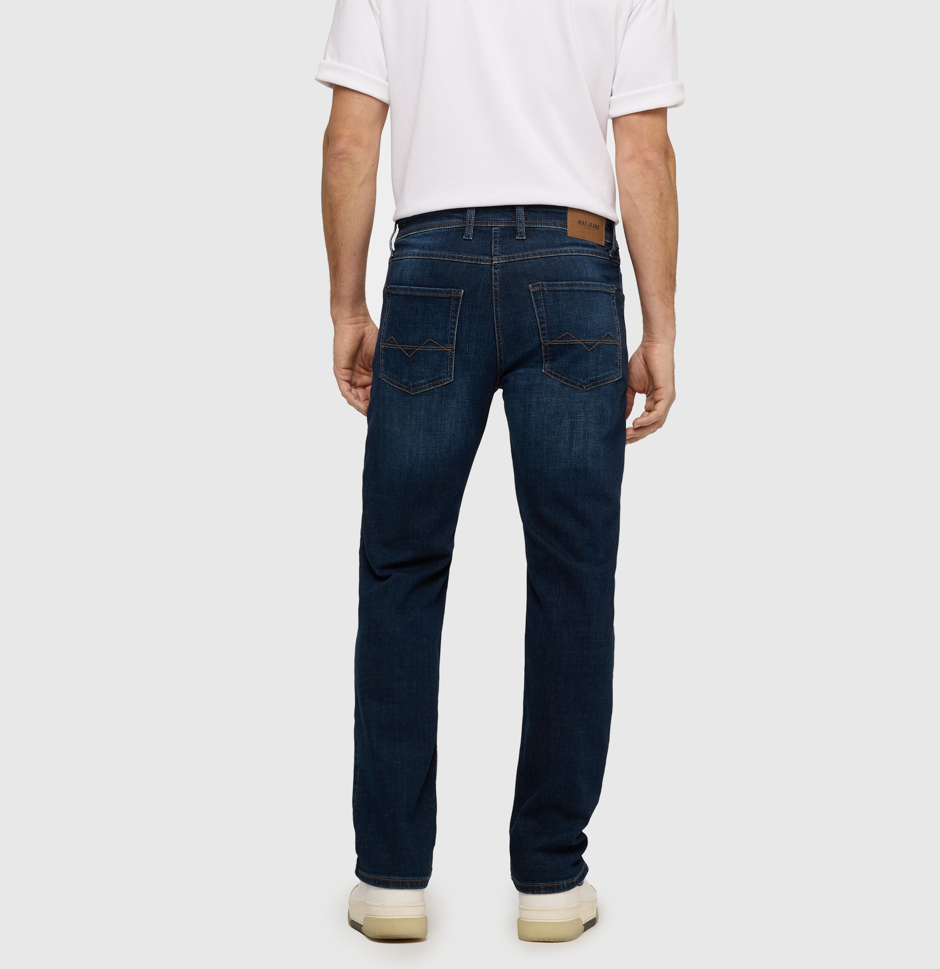 Slim jeans made of recycled denim. | Arne | dark vintage blue | Back view of model